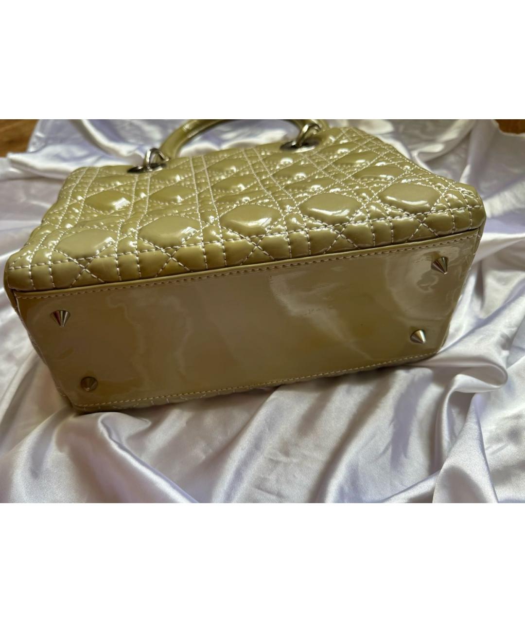 CHRISTIAN DIOR Зеленая сумка с короткими ручками из лакированной кожи, фото 3
