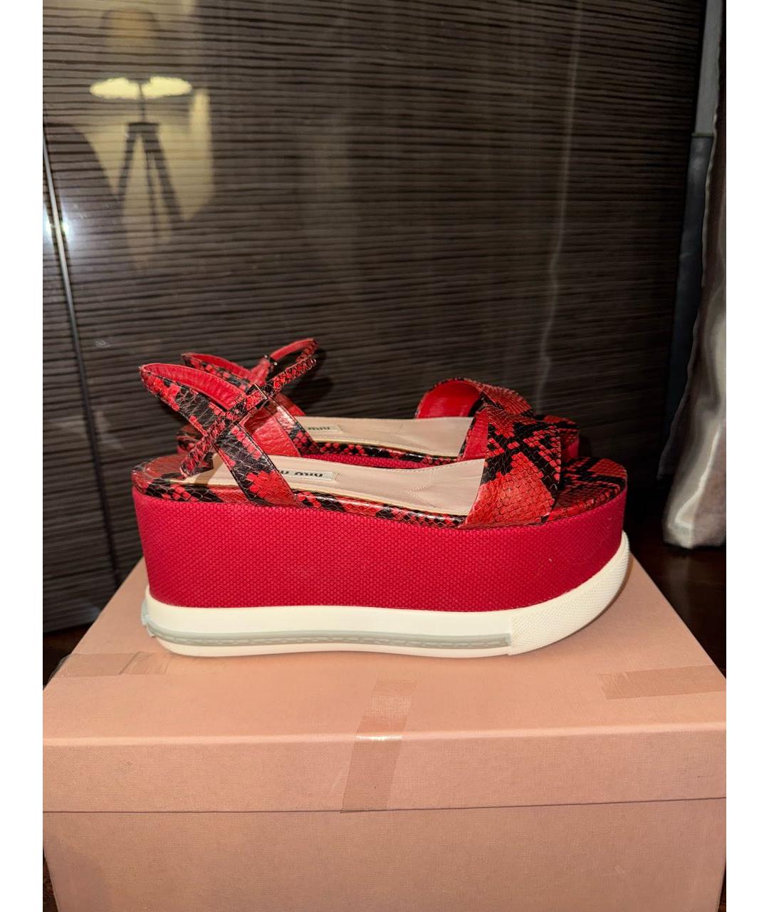 MIU MIU Красные кожаные босоножки, фото 6