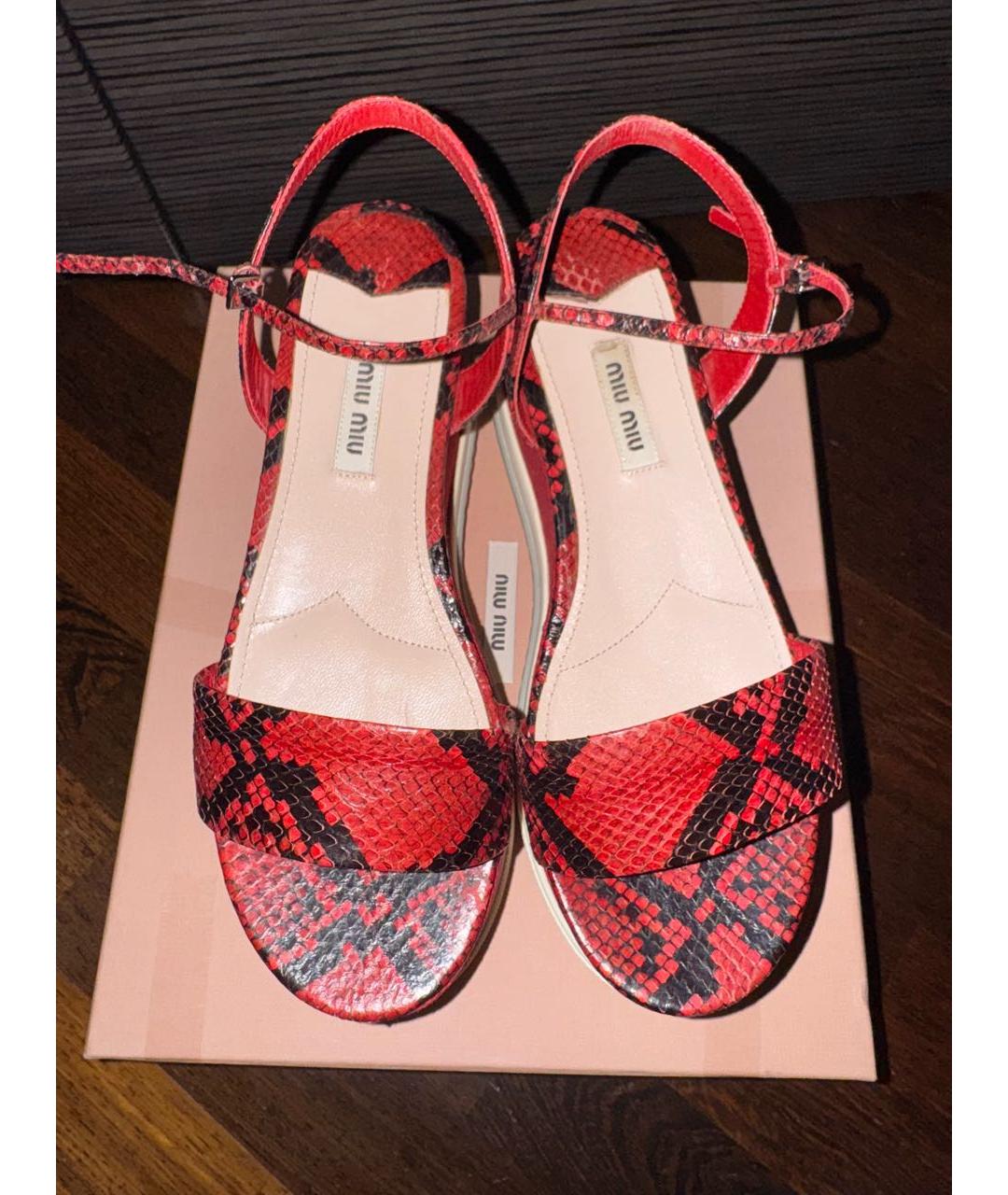 MIU MIU Красные кожаные босоножки, фото 3