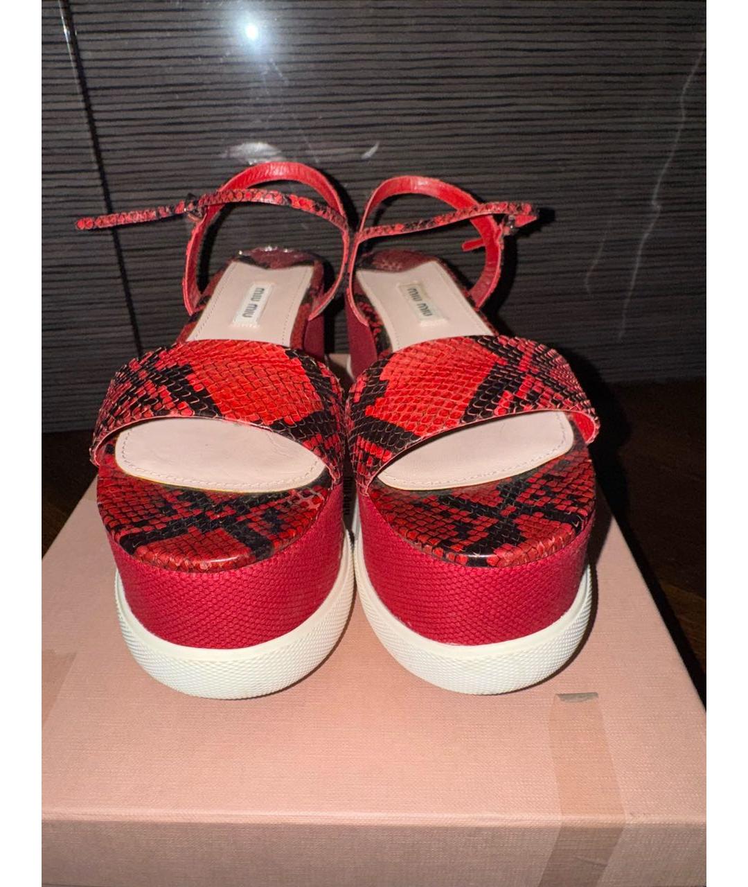 MIU MIU Красные кожаные босоножки, фото 2