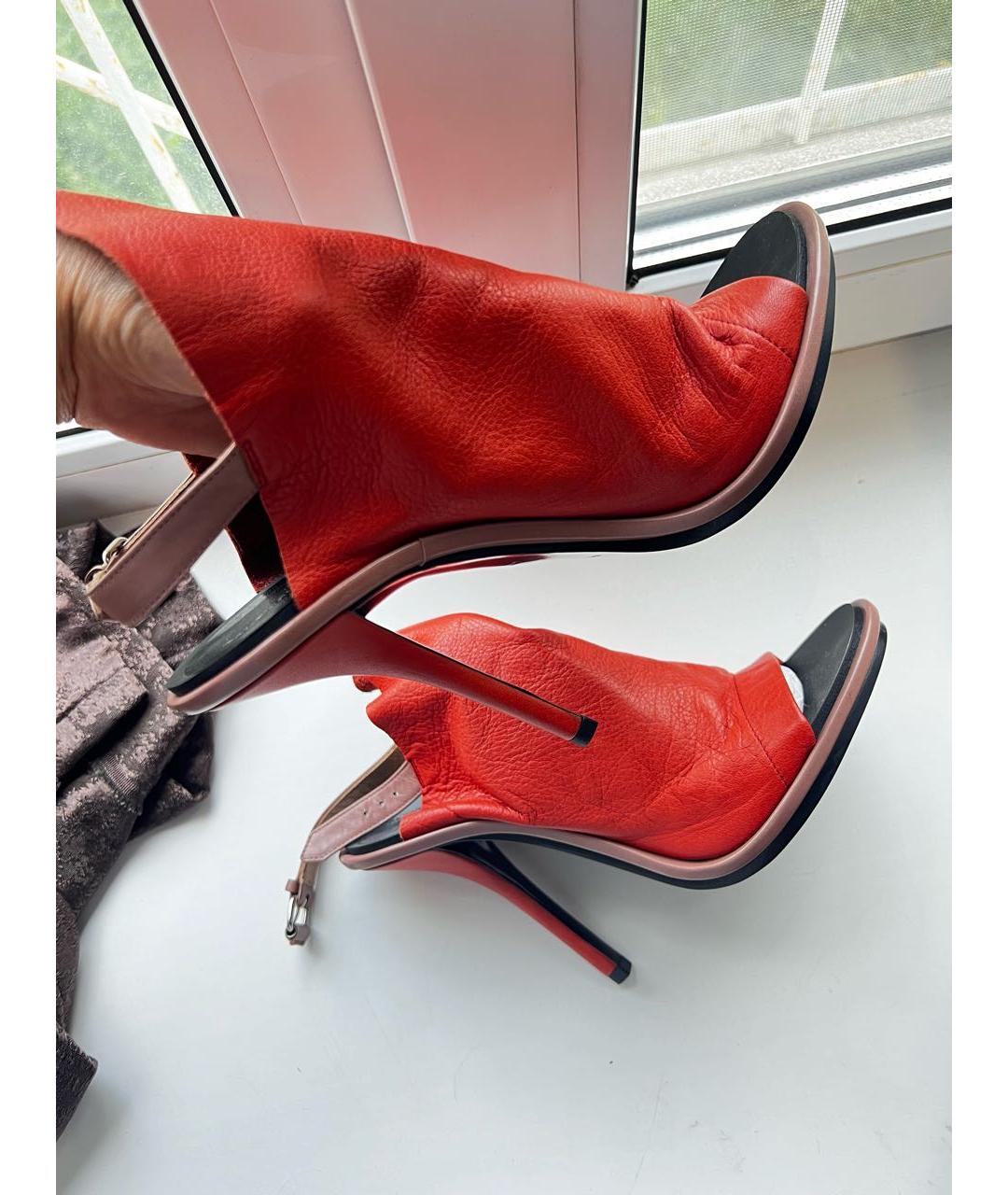 BALENCIAGA Оранжевое кожаные босоножки, фото 2