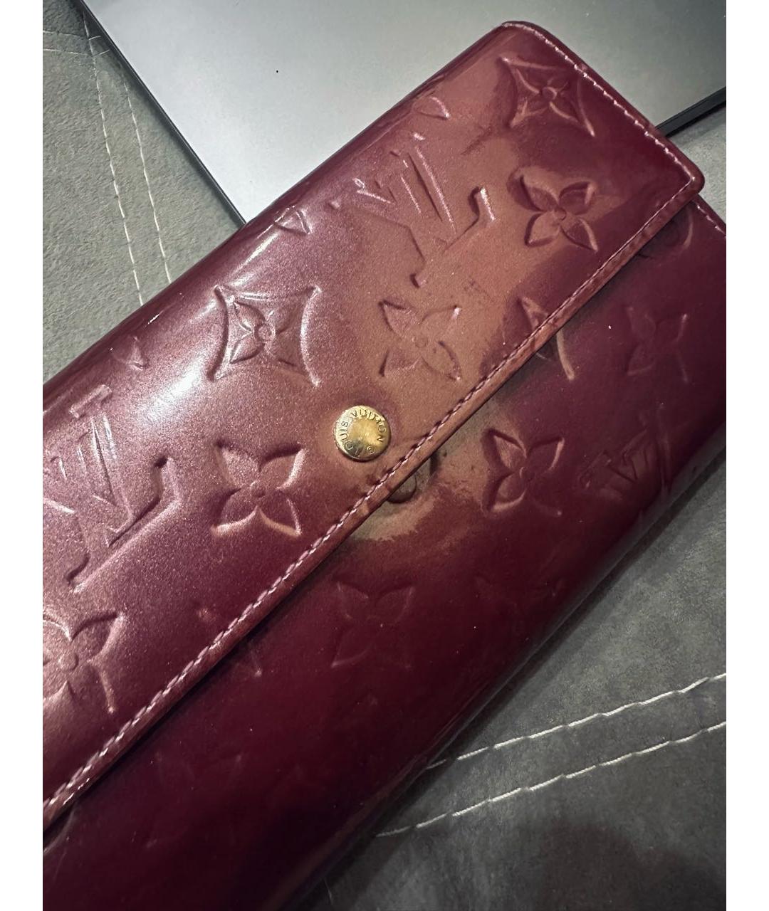 LOUIS VUITTON Бордовый кошелек из лакированной кожи, фото 2