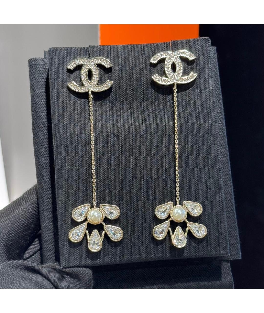CHANEL Белые серьги, фото 3