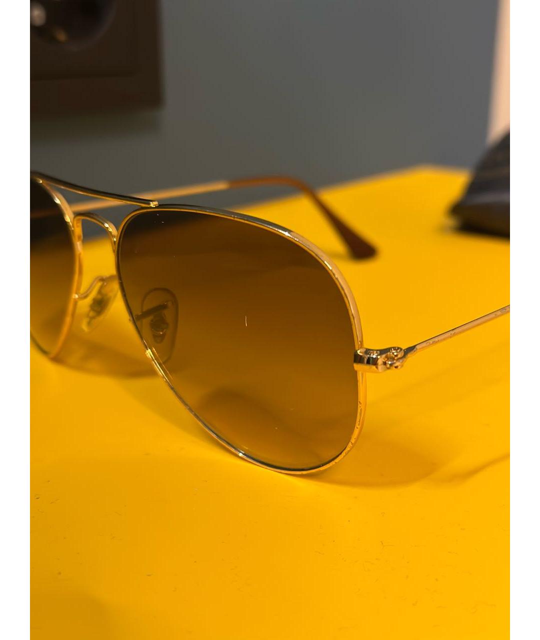 RAY BAN Коричневые металлические солнцезащитные очки, фото 3