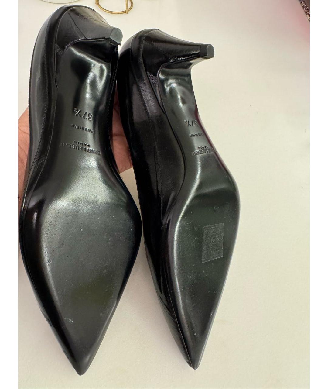 SAINT LAURENT Черные лодочки на низком каблуке из лакированной кожи, фото 3