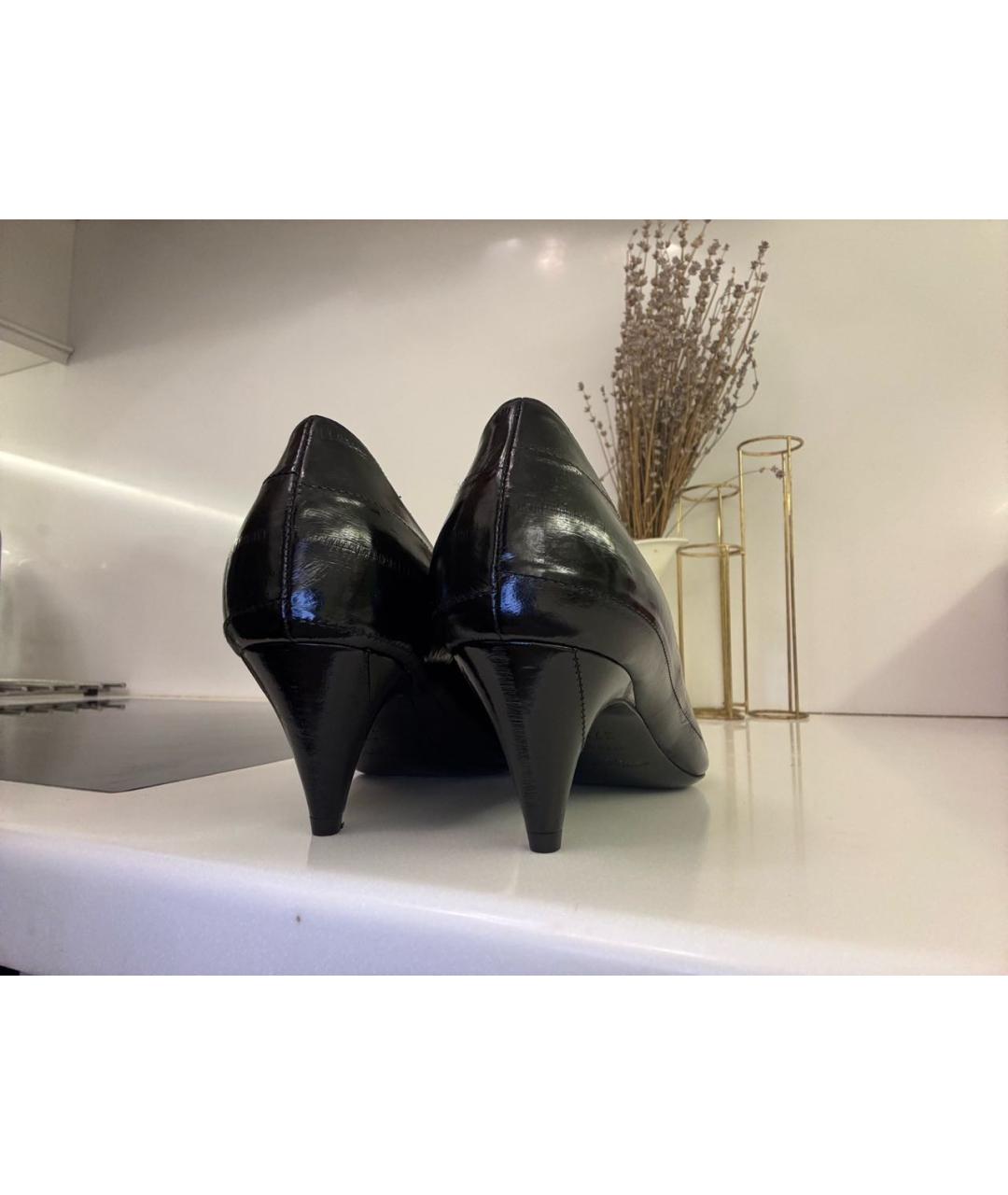 SAINT LAURENT Черные лодочки на низком каблуке из лакированной кожи, фото 4