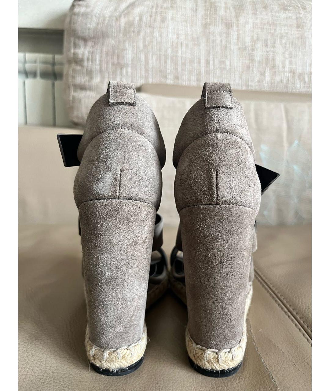 BALENCIAGA Серые замшевые босоножки, фото 4