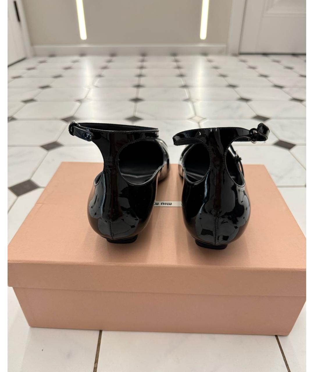 MIU MIU Черные туфли из лакированной кожи, фото 4