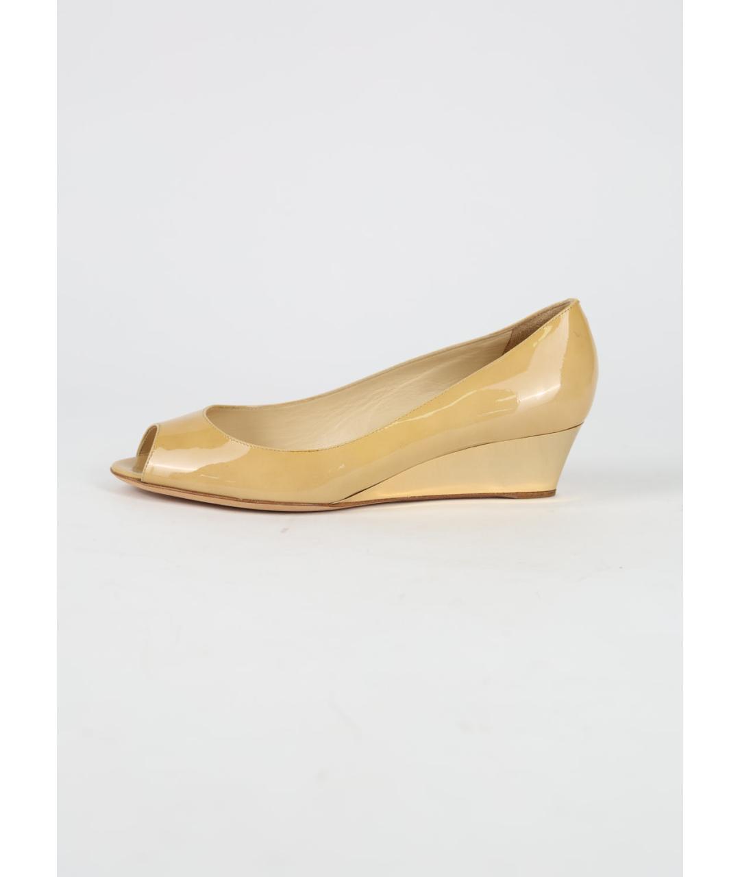 JIMMY CHOO Бежевые туфли из лакированной кожи, фото 6