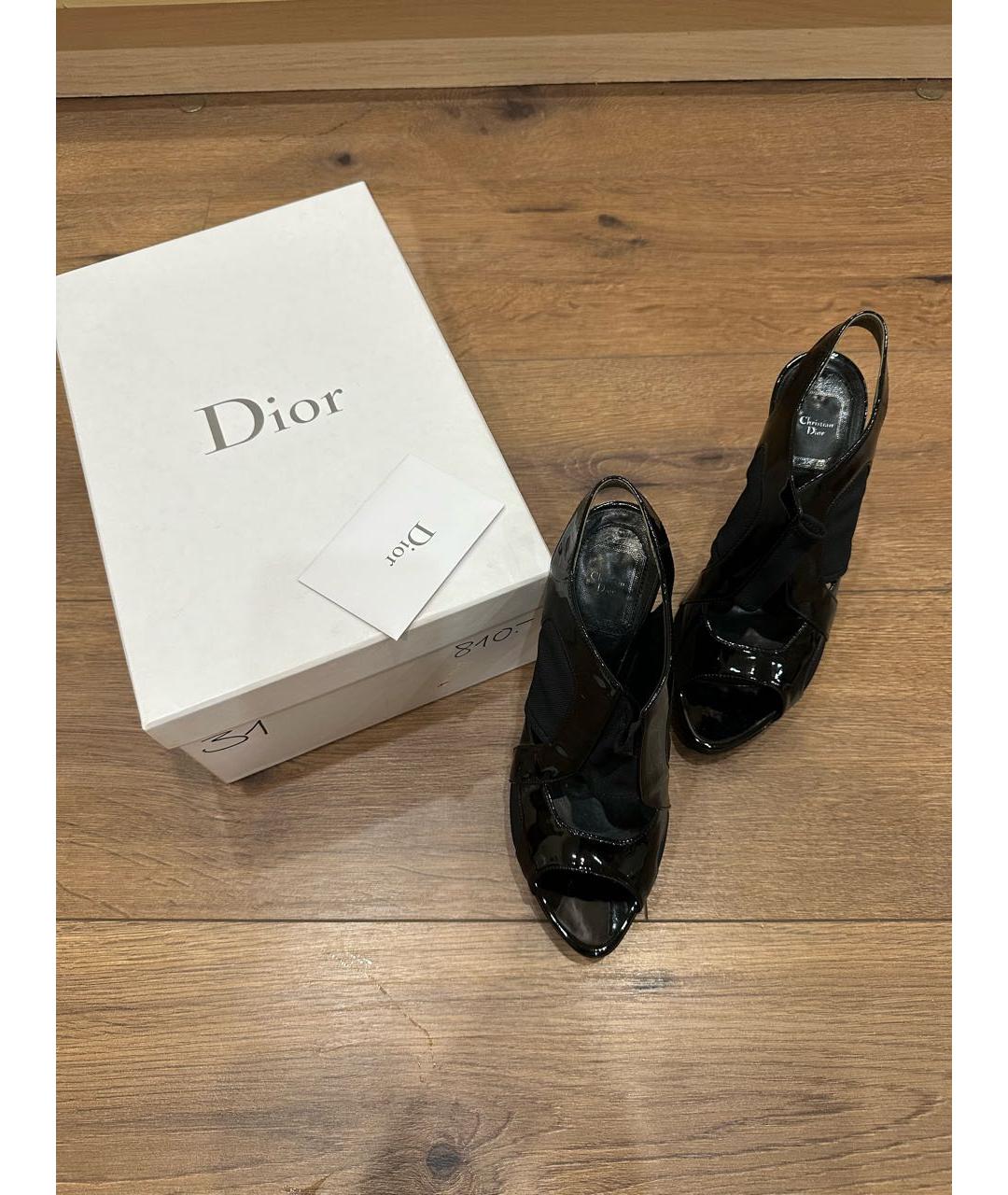 CHRISTIAN DIOR Черные босоножки из лакированной кожи, фото 5