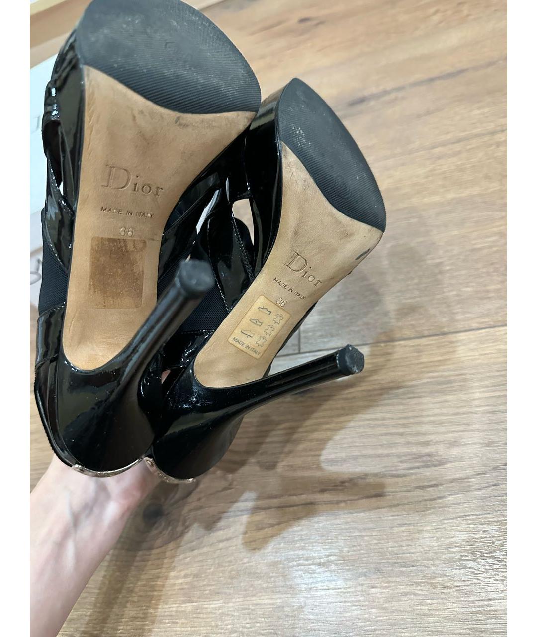 CHRISTIAN DIOR Черные босоножки из лакированной кожи, фото 3