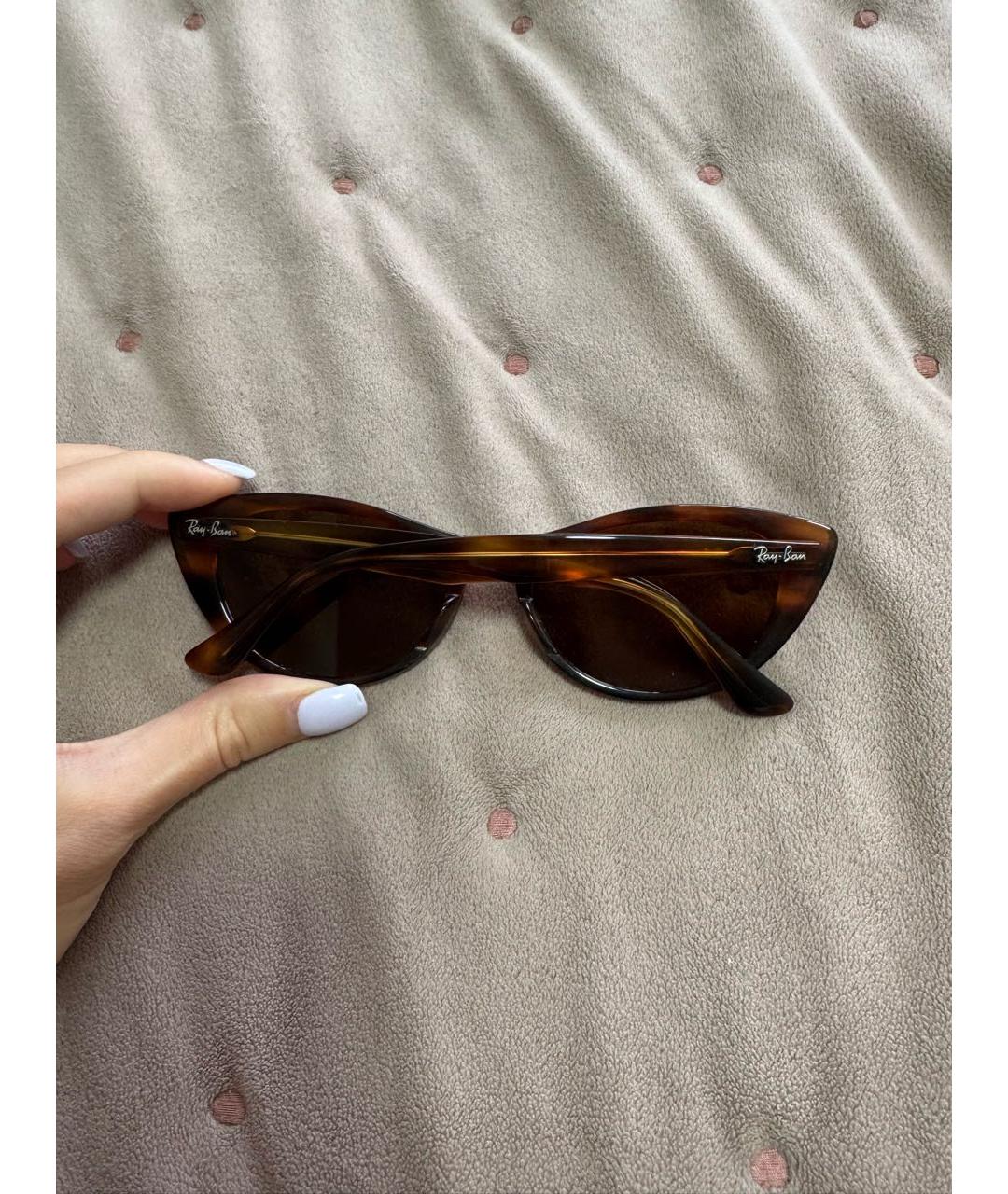 RAY BAN Коричневые пластиковые солнцезащитные очки, фото 2