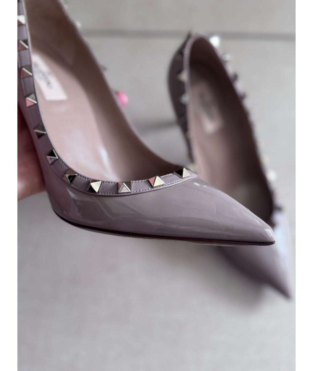 VALENTINO Бежевые туфли из лакированной кожи, фото 2