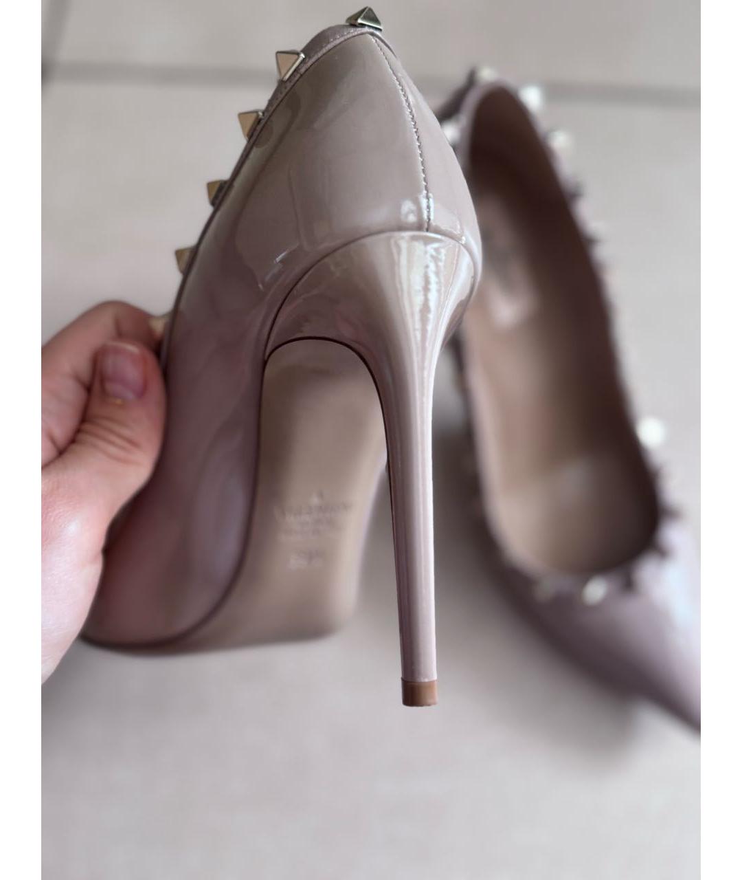 VALENTINO Бежевые туфли из лакированной кожи, фото 4