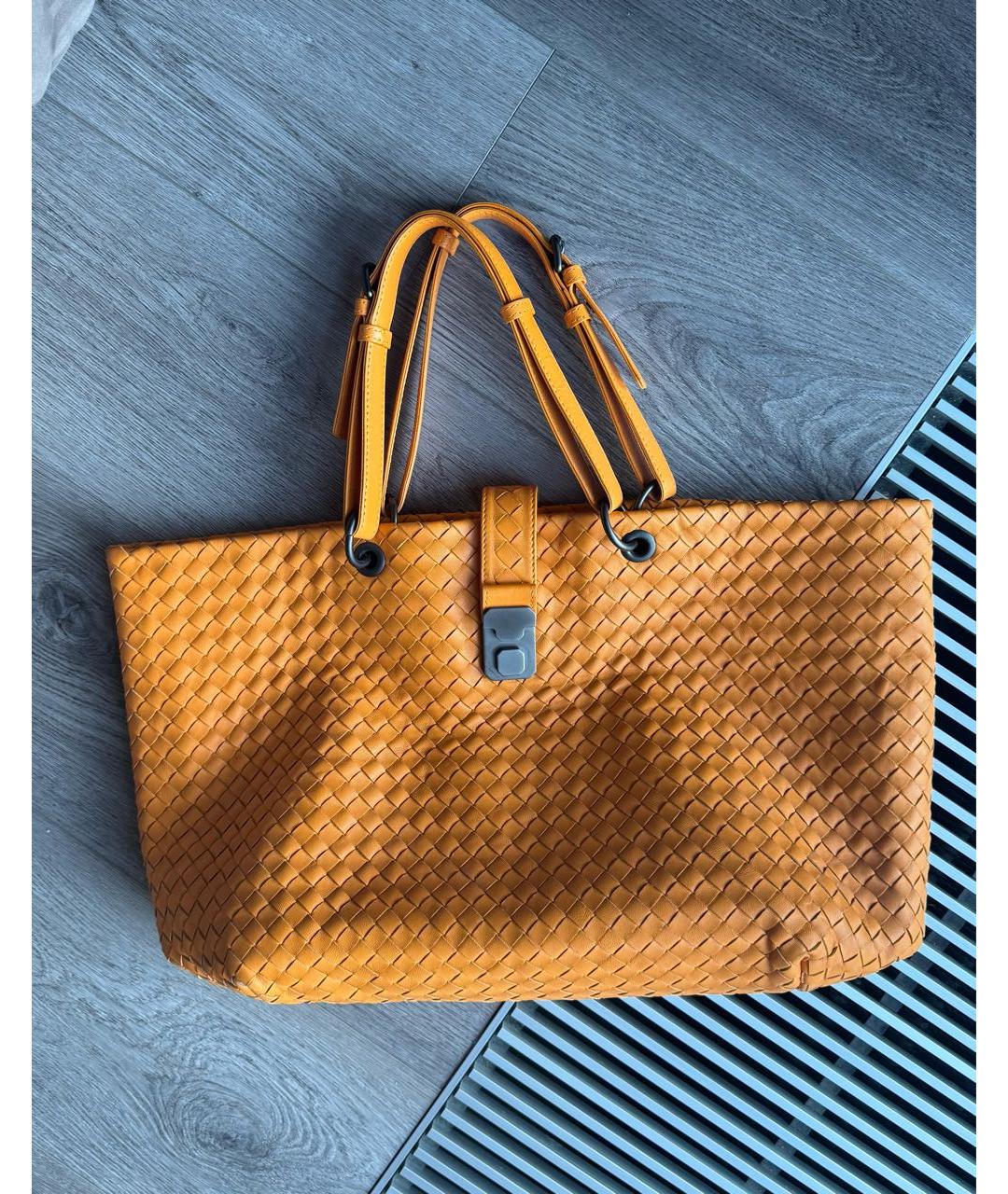 BOTTEGA VENETA Оранжевая кожаная сумка тоут, фото 4