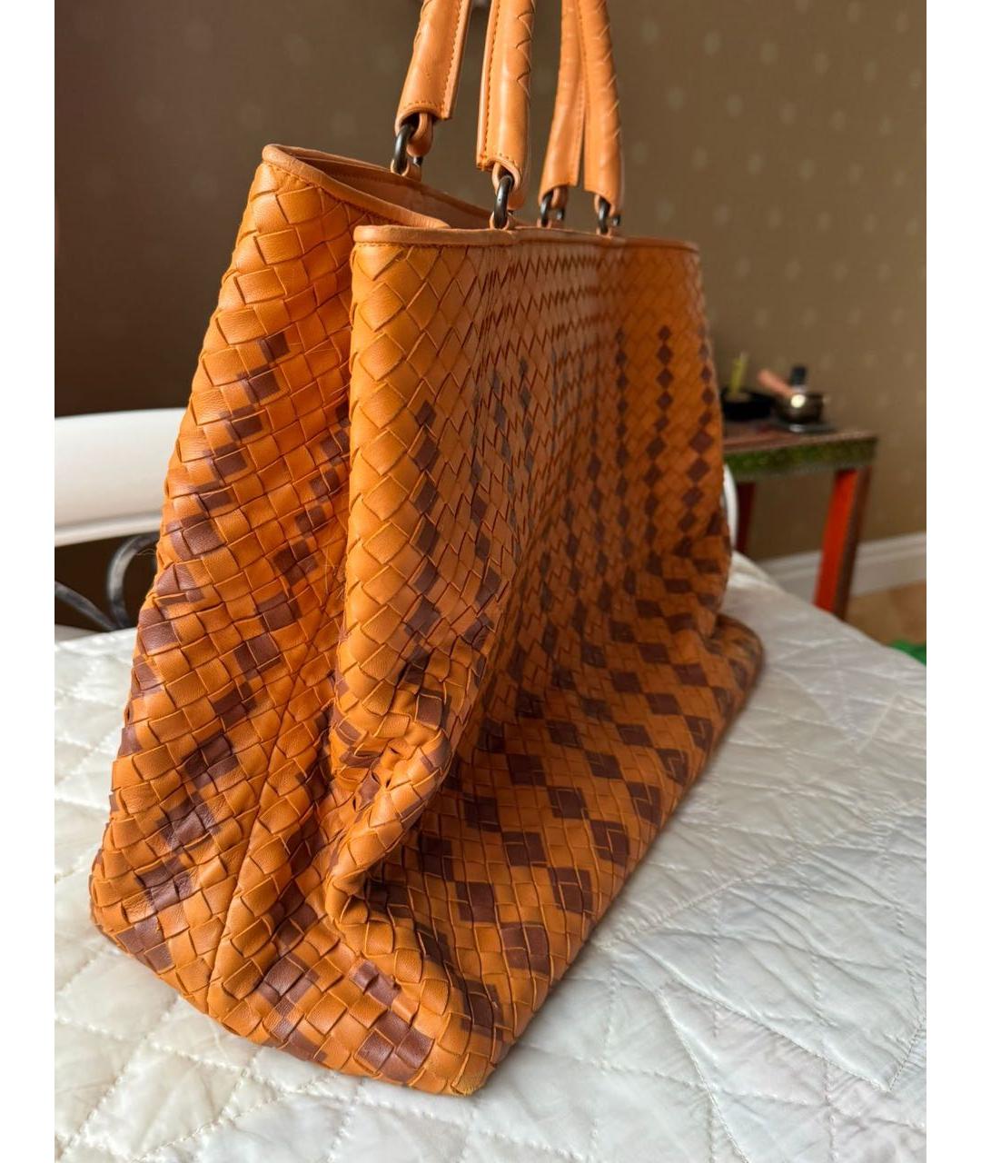 BOTTEGA VENETA Оранжевая кожаная сумка тоут, фото 2
