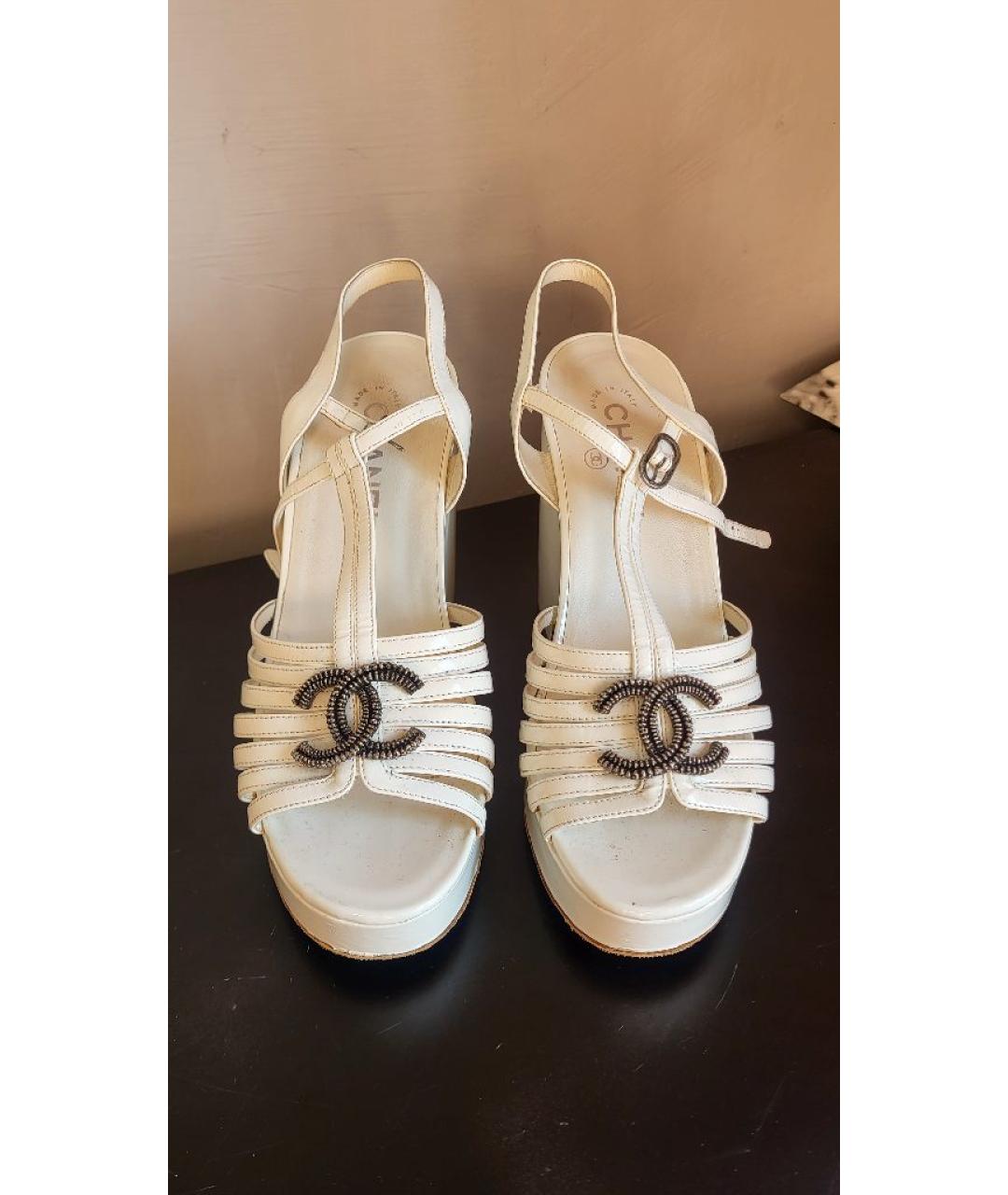 CHANEL Белые кожаные босоножки, фото 2