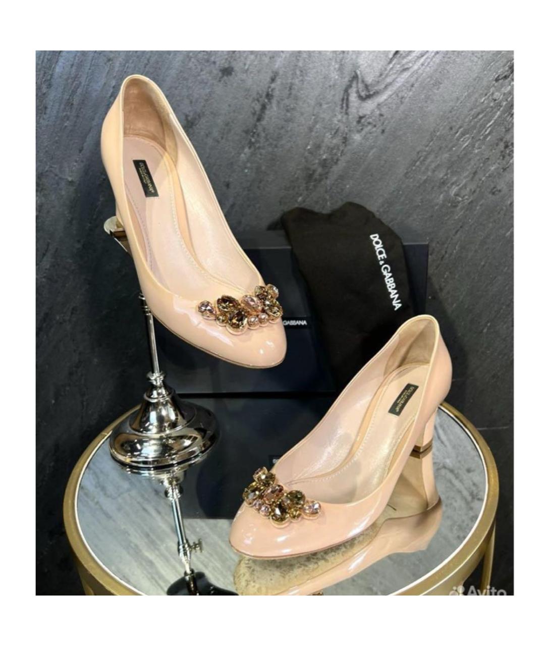 DOLCE&GABBANA Бежевые лодочки на низком каблуке из лакированной кожи, фото 2