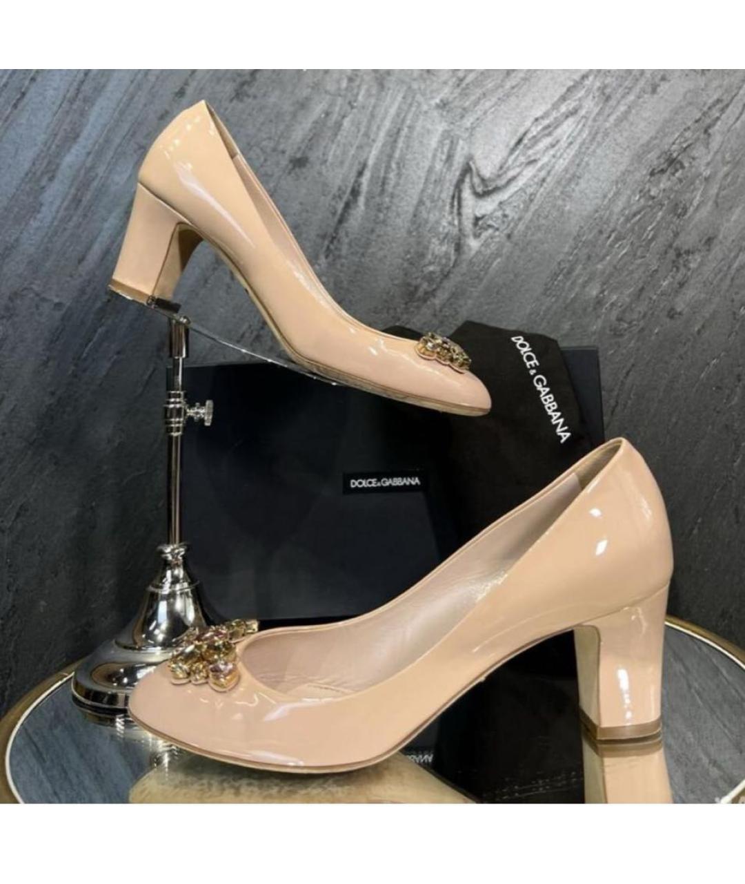 DOLCE&GABBANA Бежевые лодочки на низком каблуке из лакированной кожи, фото 3