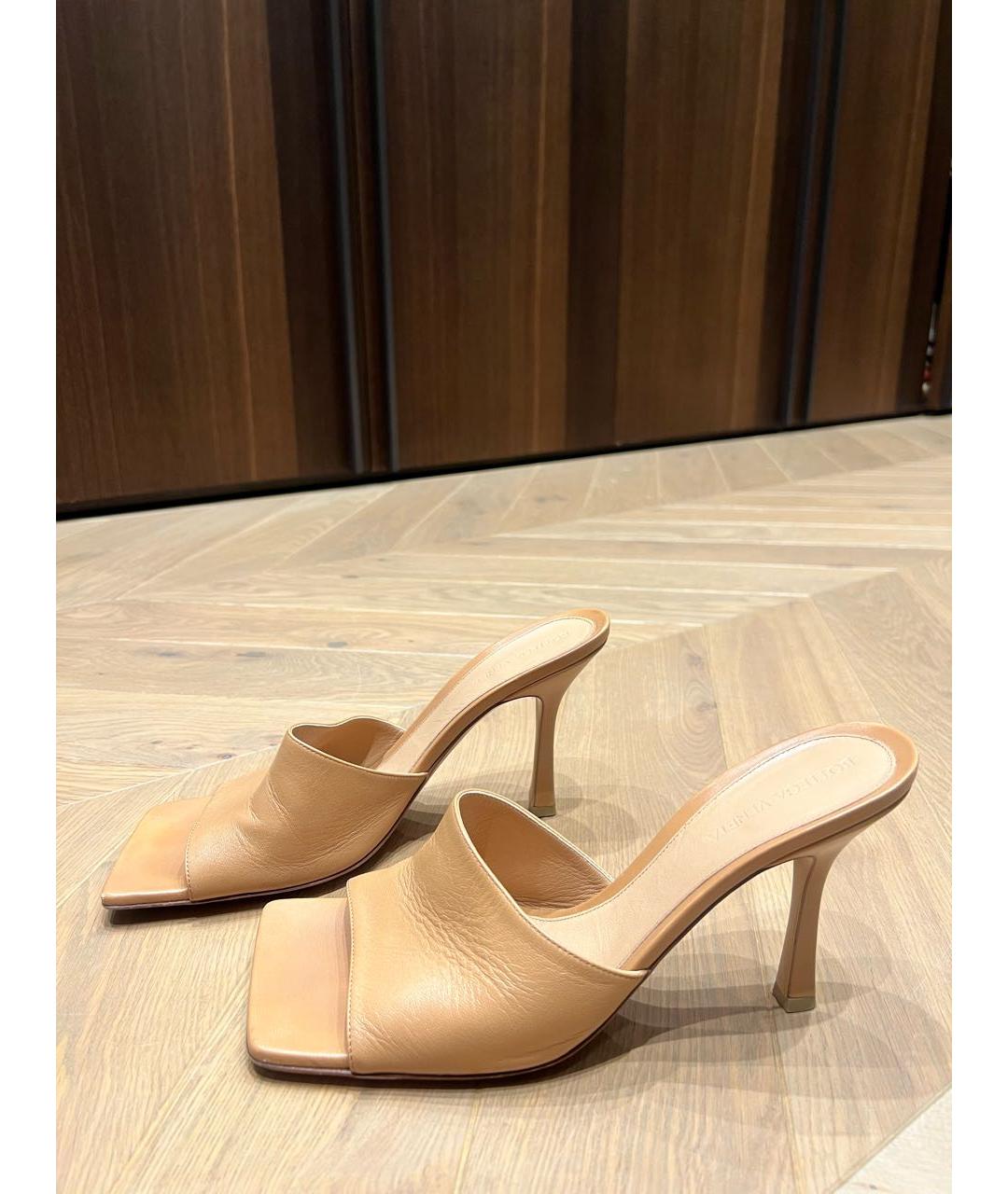 BOTTEGA VENETA Бежевые кожаные мюли, фото 7