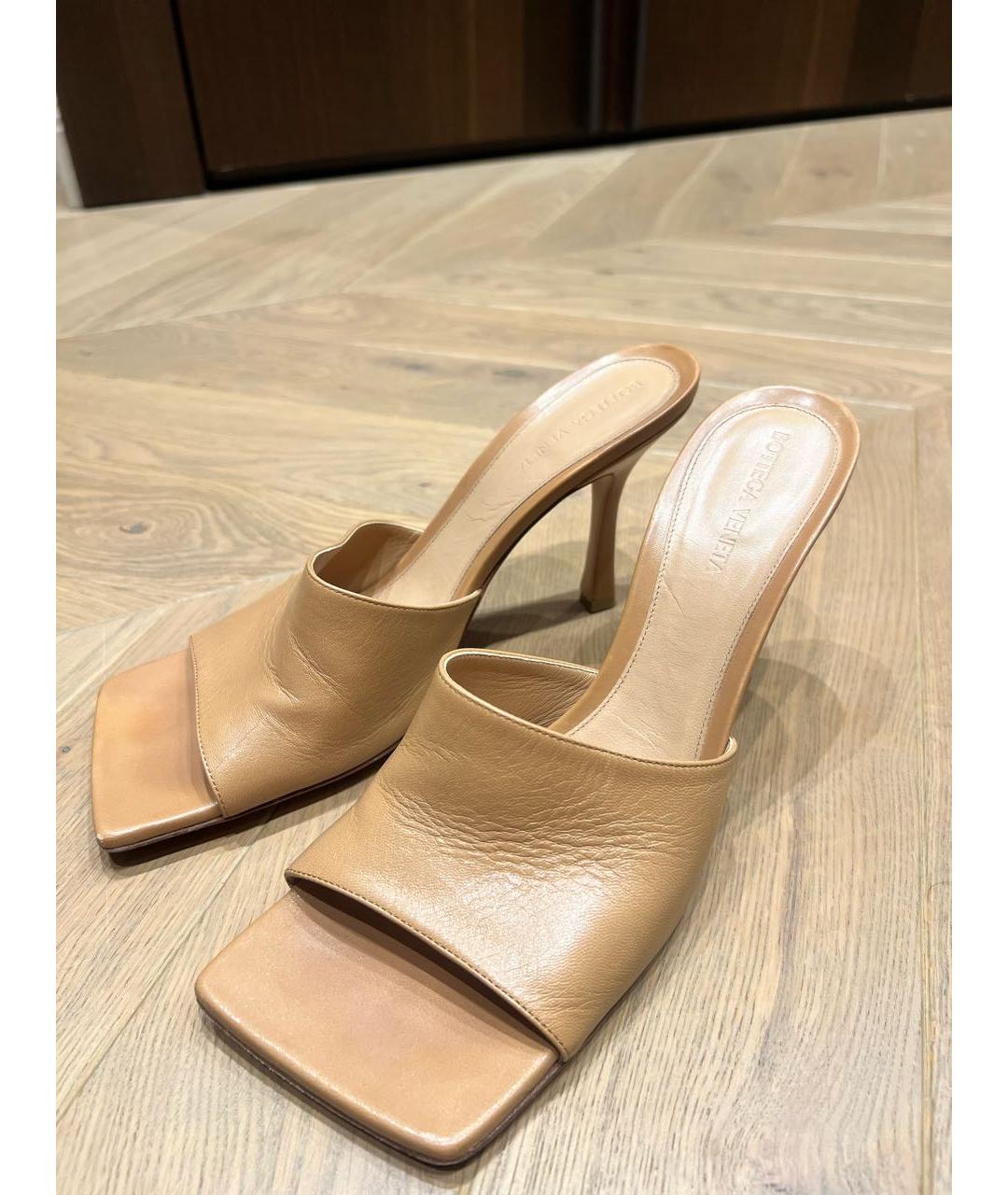 BOTTEGA VENETA Бежевые кожаные мюли, фото 6