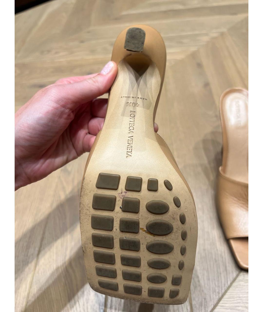 BOTTEGA VENETA Бежевые кожаные мюли, фото 4