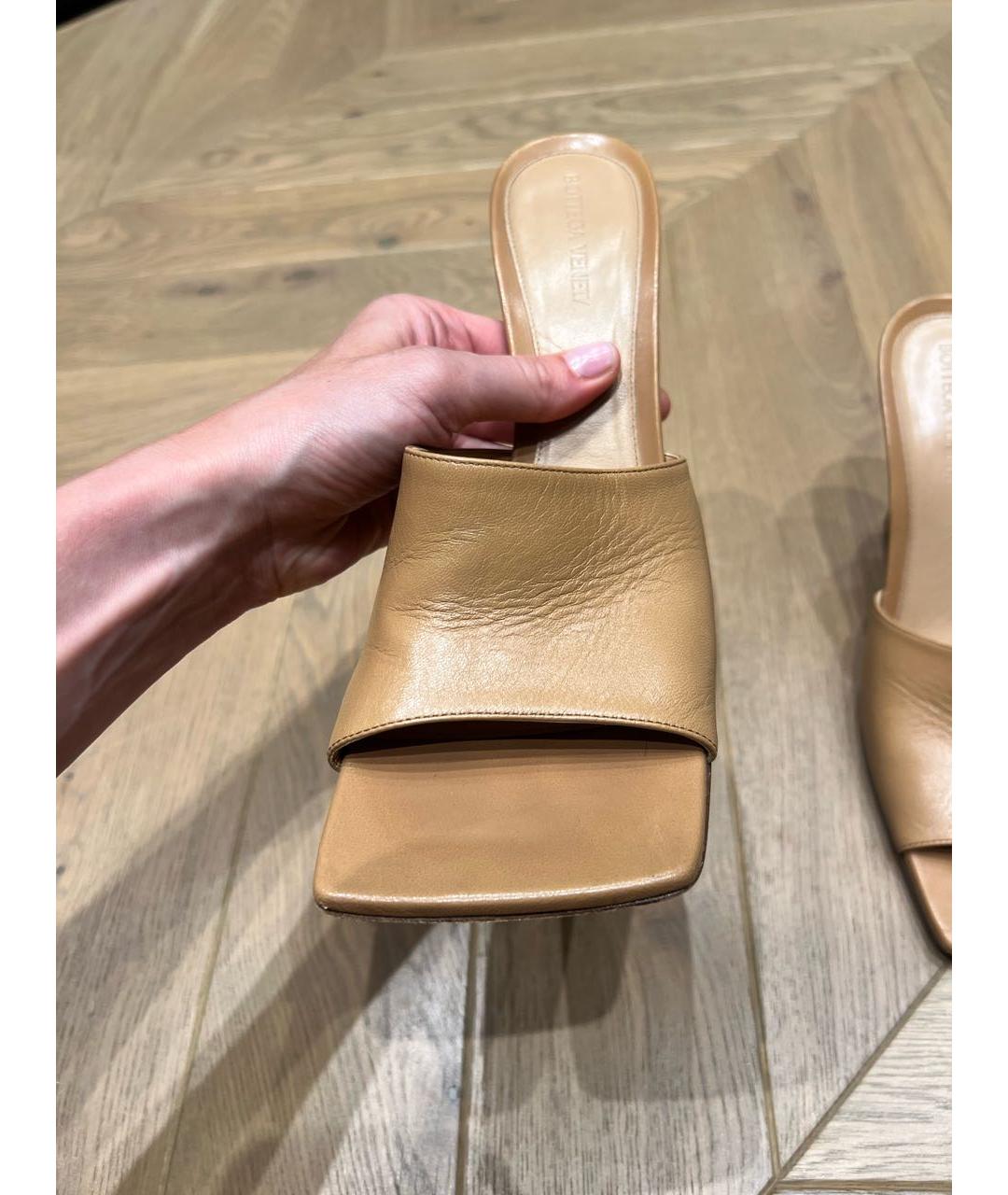 BOTTEGA VENETA Бежевые кожаные мюли, фото 3