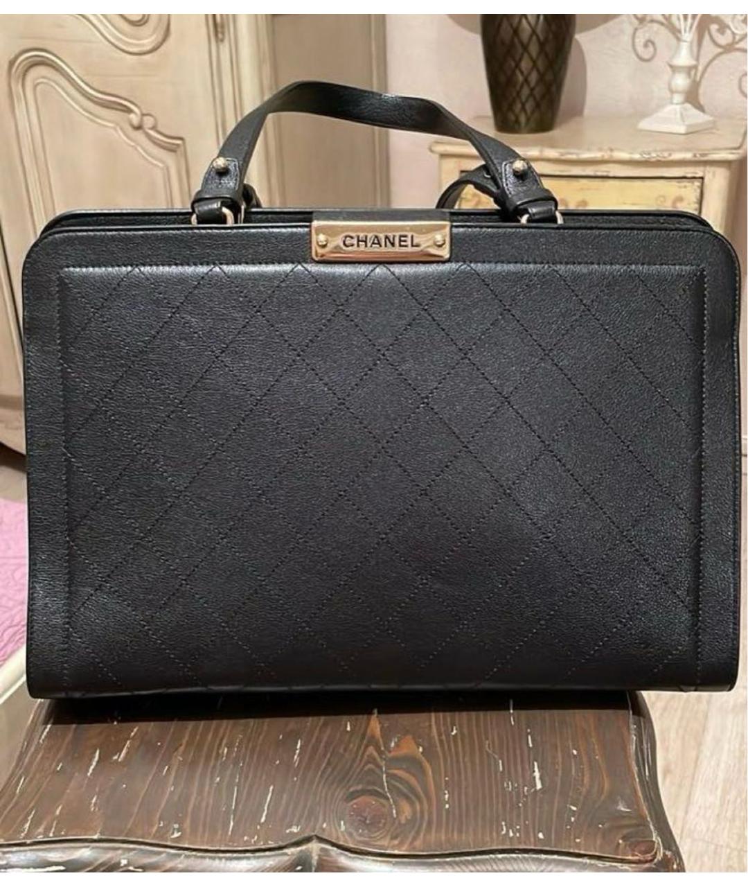CHANEL Черная кожаная сумка с короткими ручками, фото 8