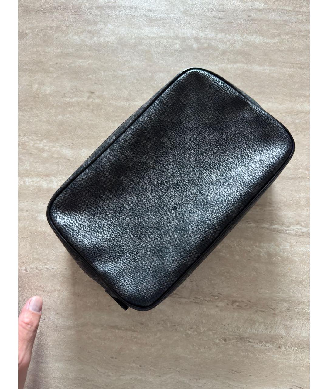 LOUIS VUITTON Антрацитовая кожаная барсетка, фото 6