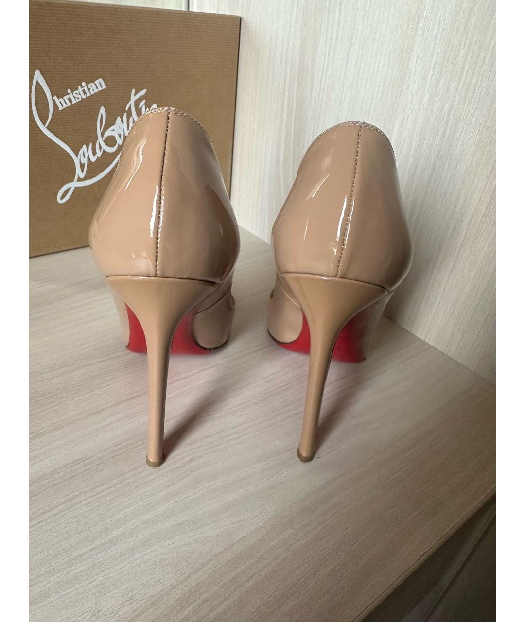 CHRISTIAN LOUBOUTIN Бежевые туфли из лакированной кожи, фото 4