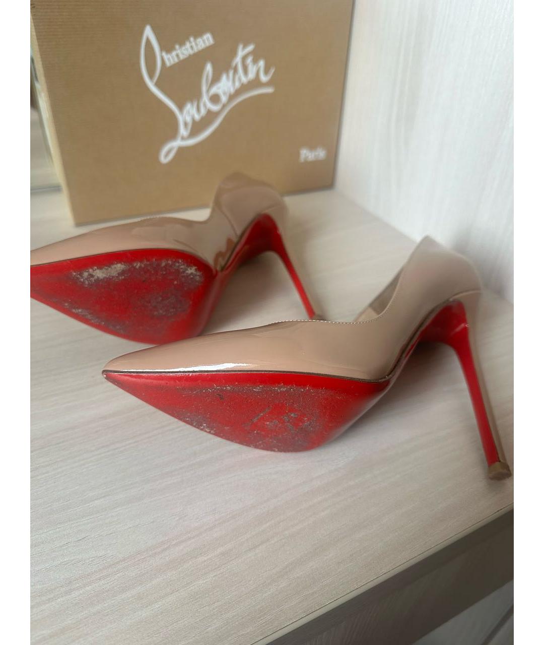 CHRISTIAN LOUBOUTIN Бежевые туфли из лакированной кожи, фото 5