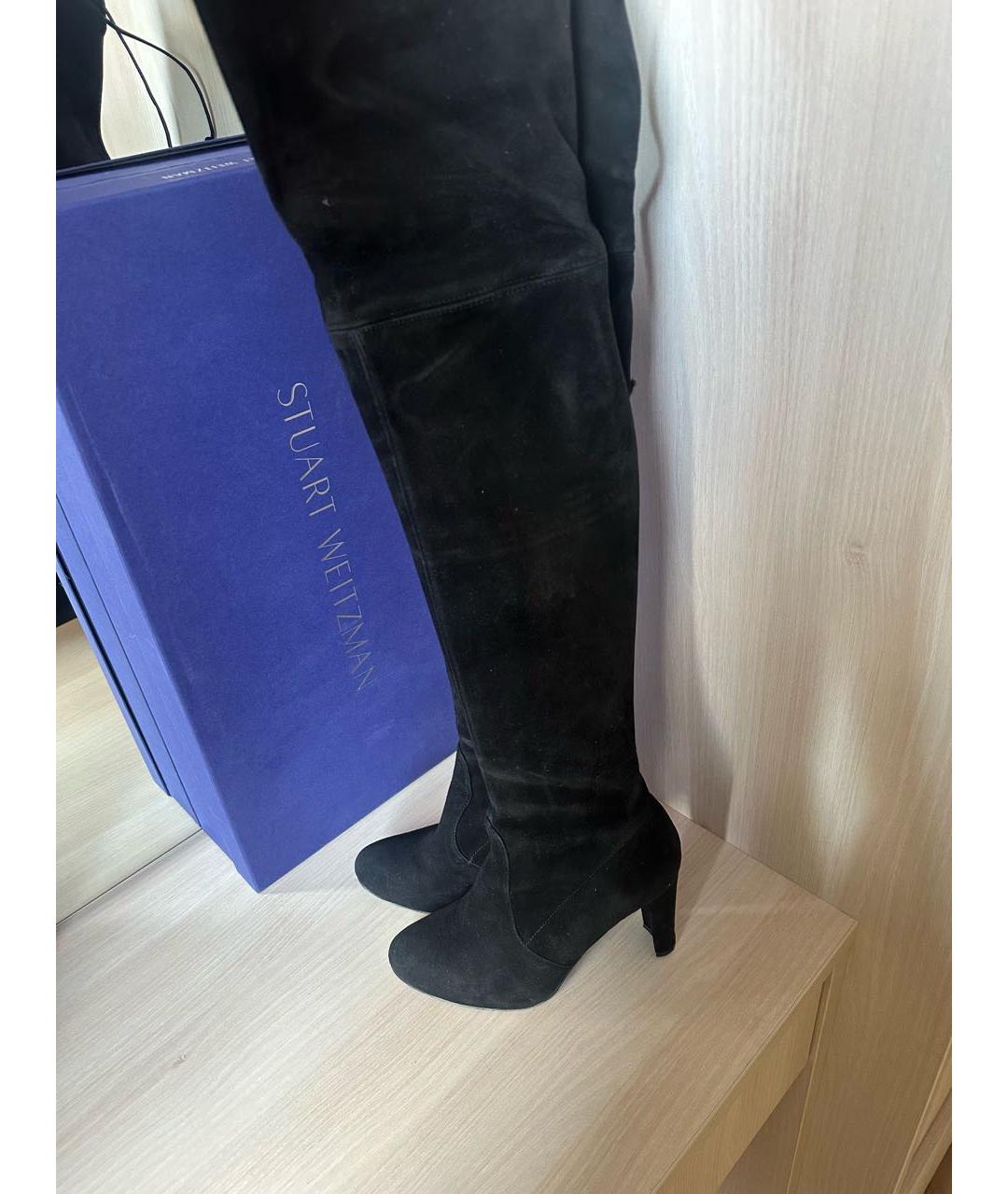 STUART WEITZMAN Черные замшевые ботфорты, фото 3