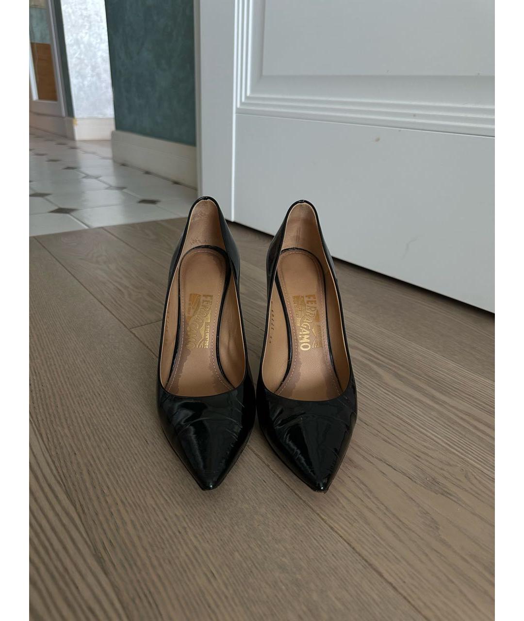 FERRAGAMO Черные туфли из лакированной кожи, фото 2