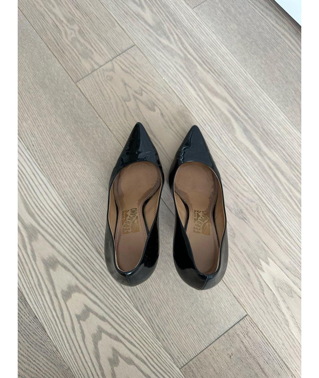 FERRAGAMO Черные туфли из лакированной кожи, фото 3
