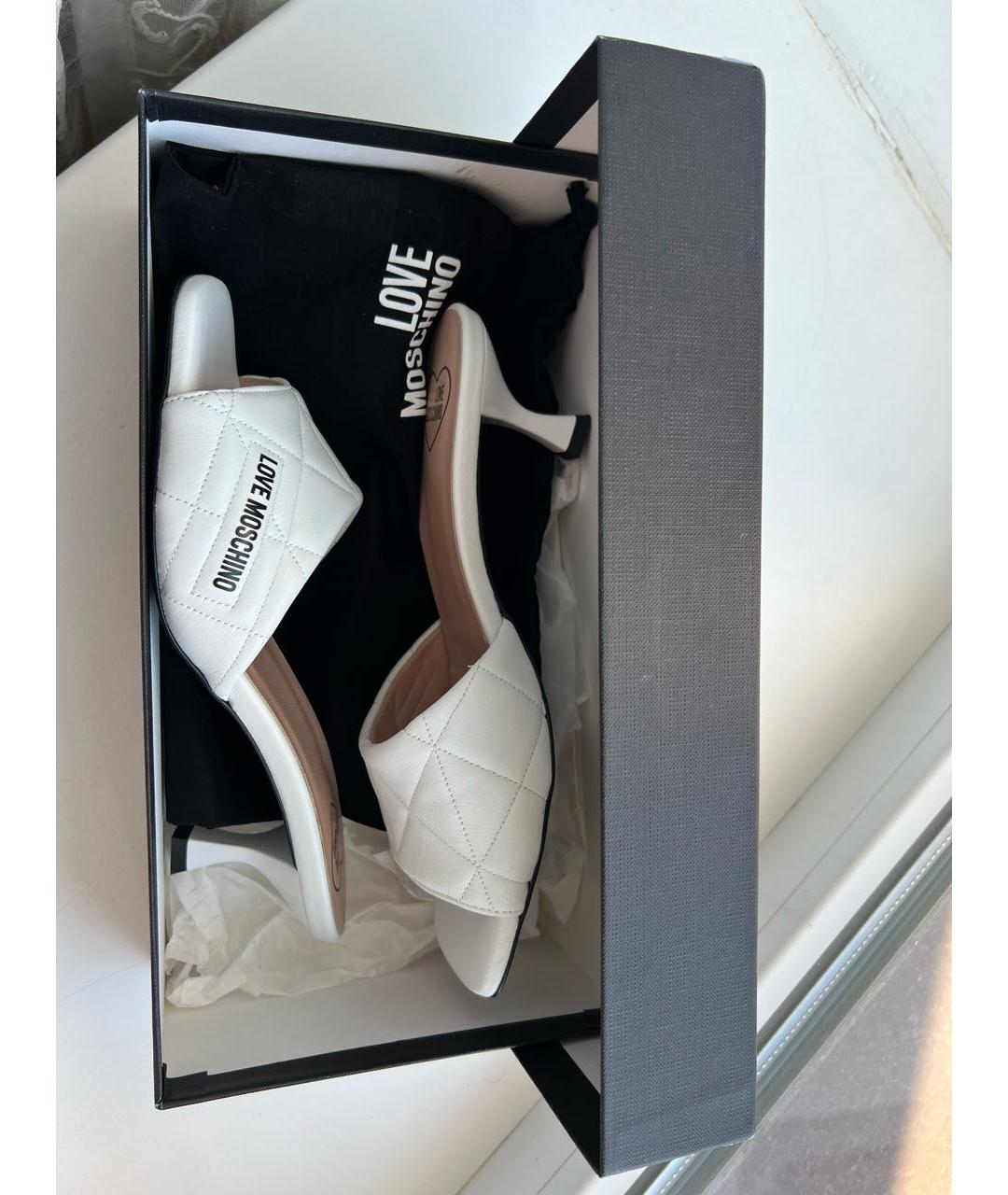 LOVE MOSCHINO Белые кожаные мюли, фото 6