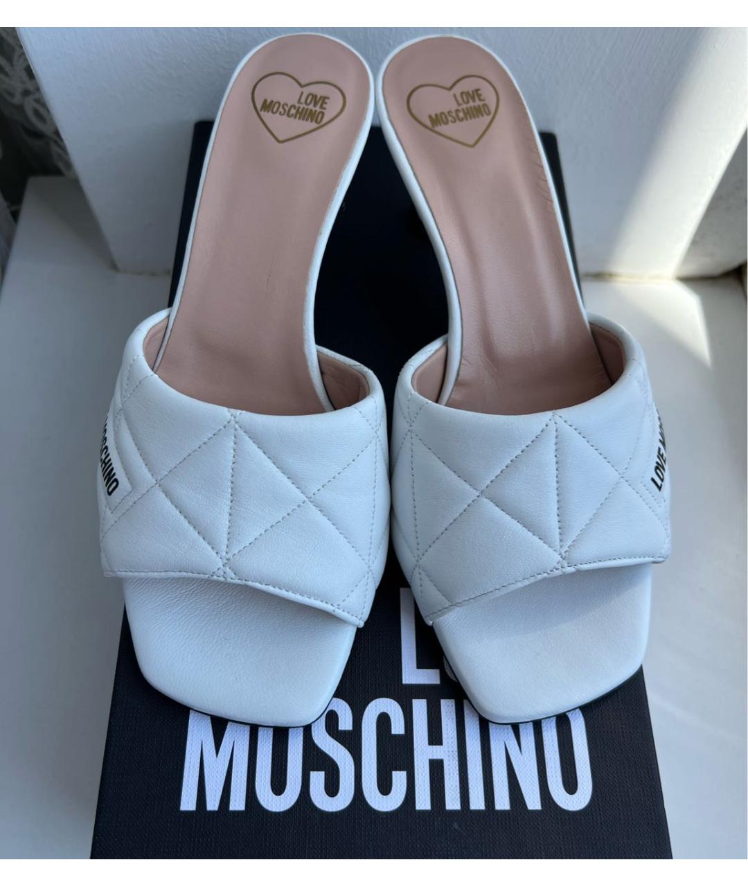 LOVE MOSCHINO Белые кожаные мюли, фото 2