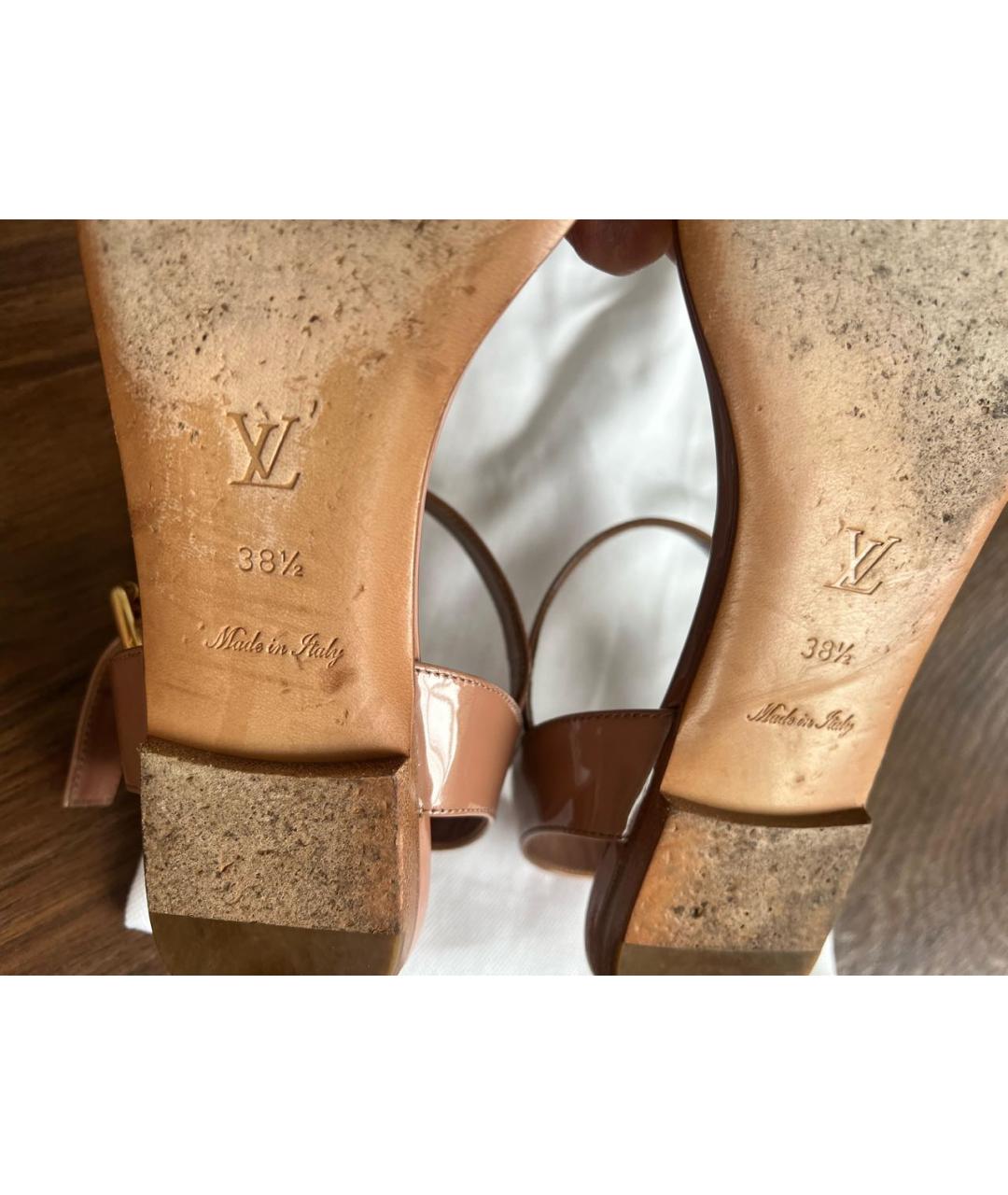 LOUIS VUITTON Бежевые сандалии из лакированной кожи, фото 4