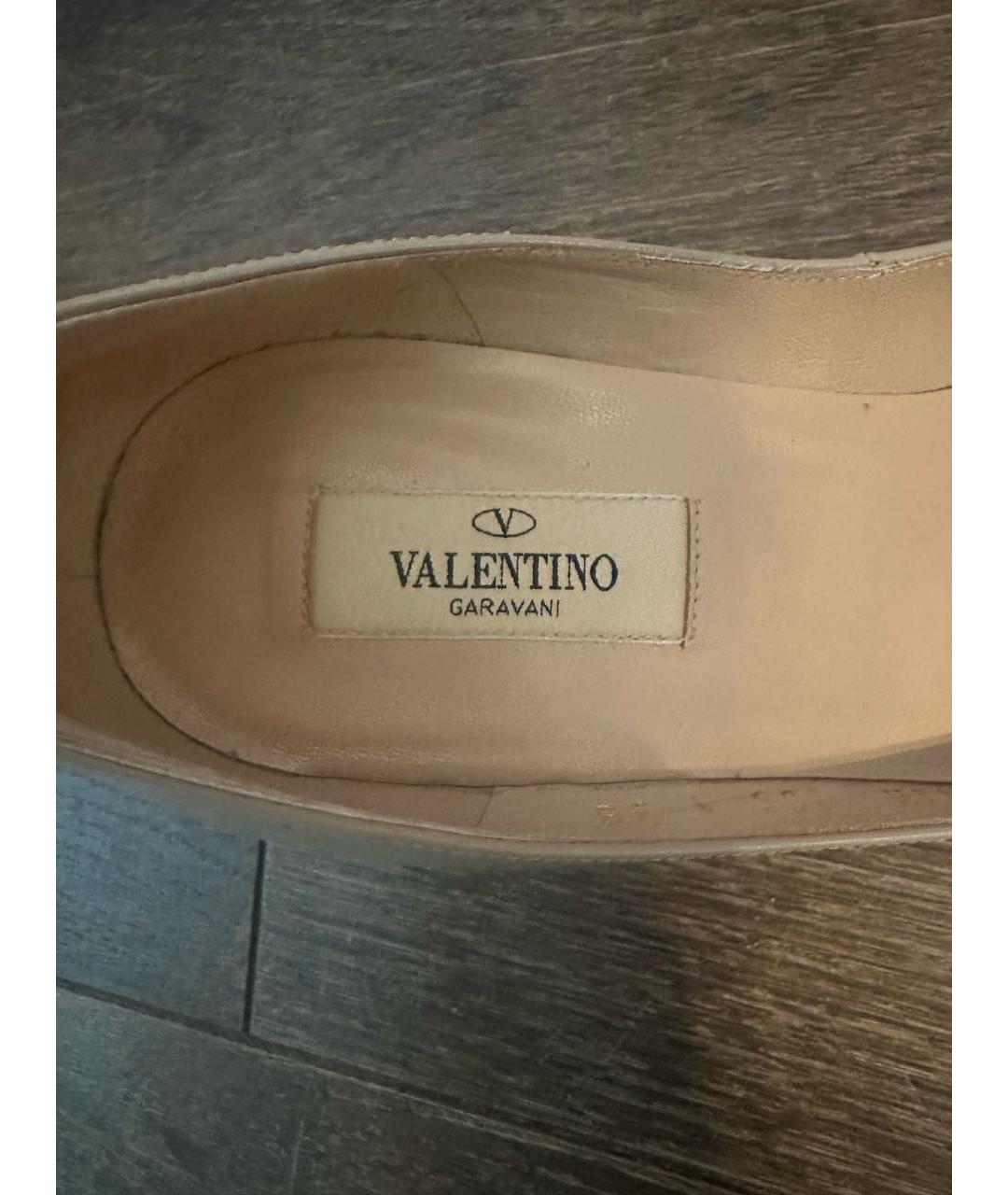 VALENTINO Бежевые туфли из лакированной кожи, фото 2