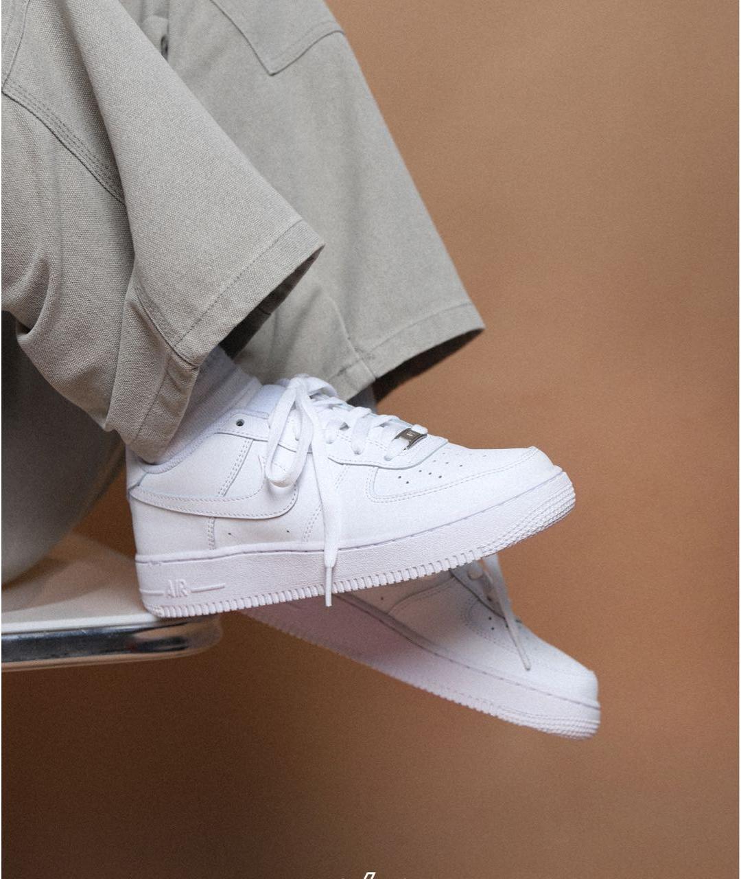 NIKE Белые кожаные низкие кроссовки / кеды, фото 2