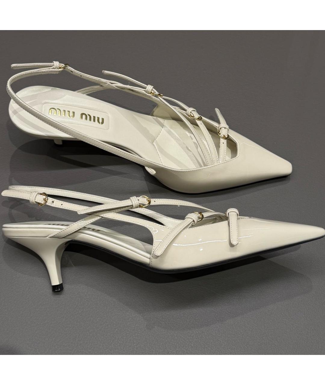 MIU MIU Бежевые лодочки на низком каблуке из лакированной кожи, фото 8