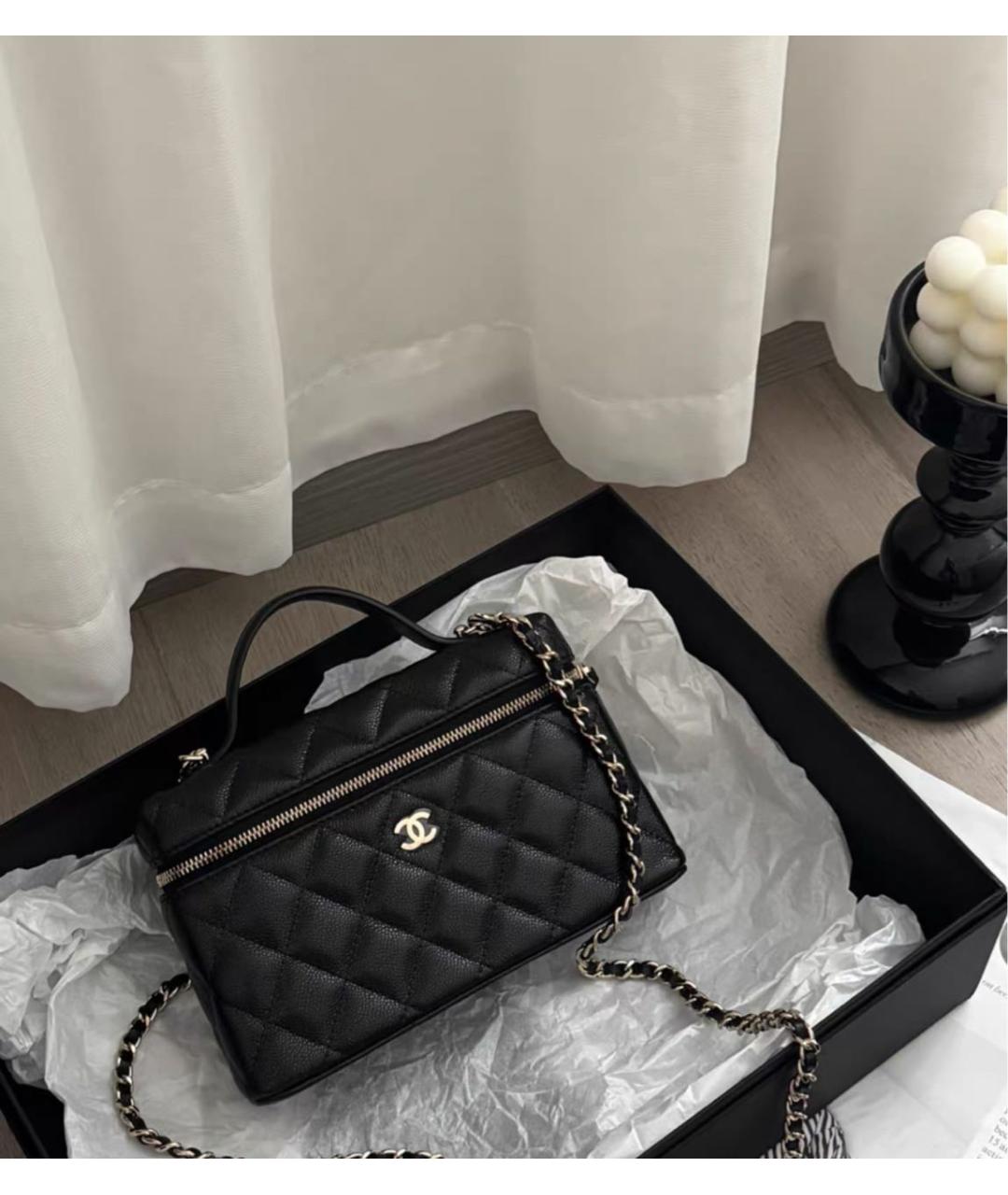 CHANEL Черная кожаная сумка с короткими ручками, фото 3