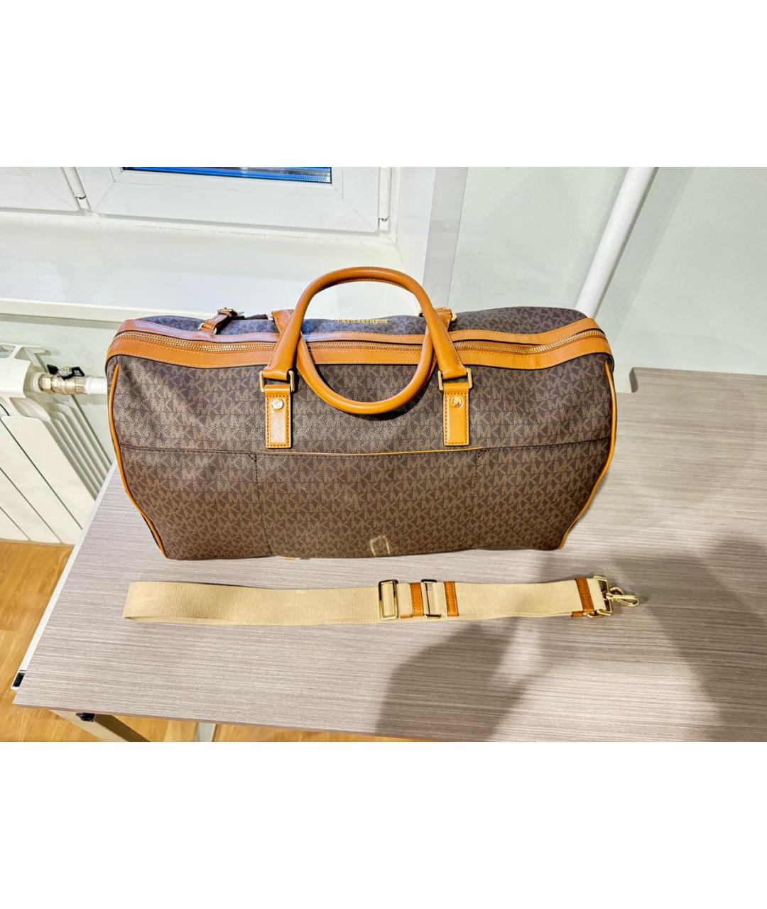 MICHAEL MICHAEL KORS Коричневая дорожная/спортивная сумка, фото 4