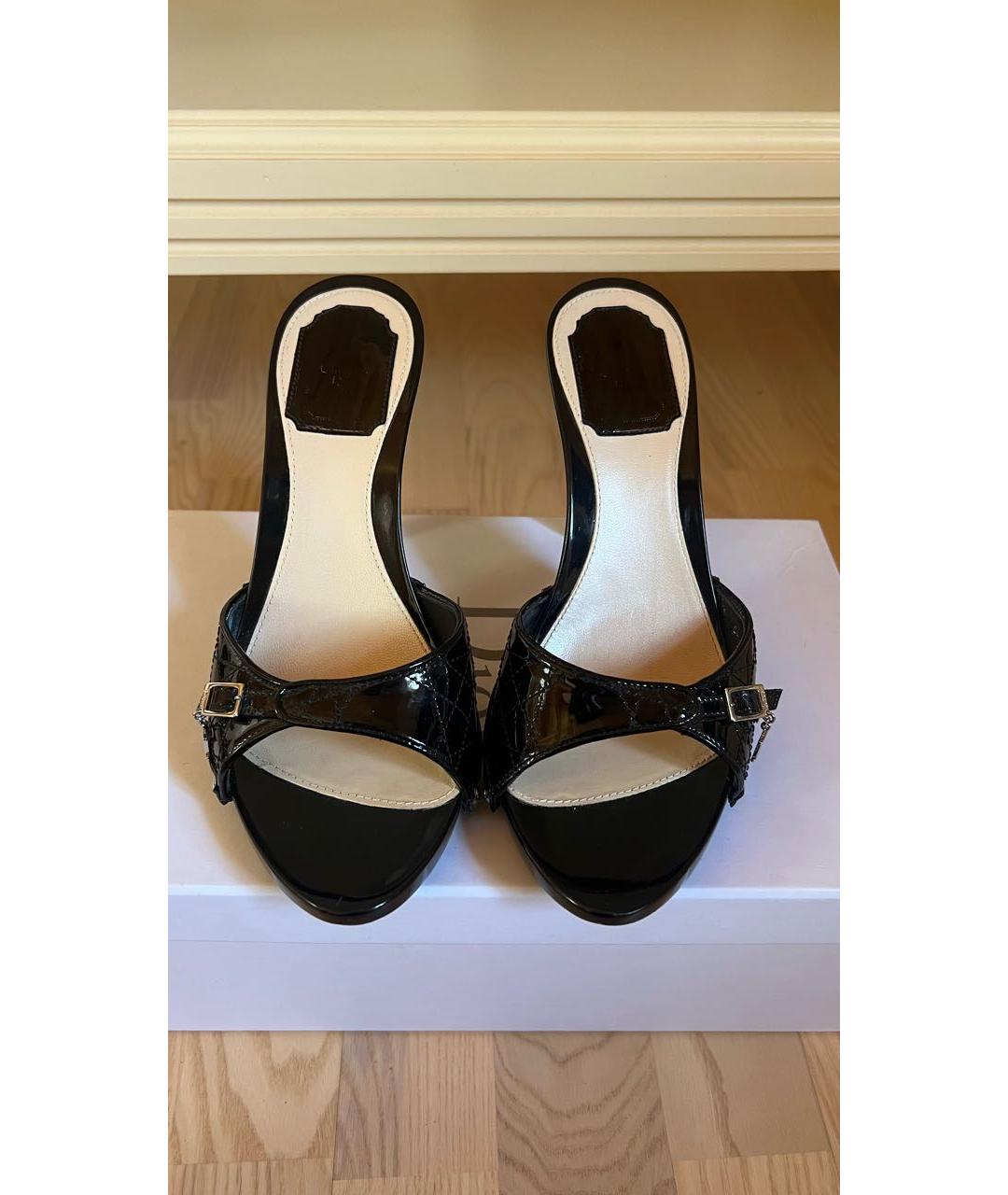 CHRISTIAN DIOR Черные мюли из лакированной кожи, фото 2
