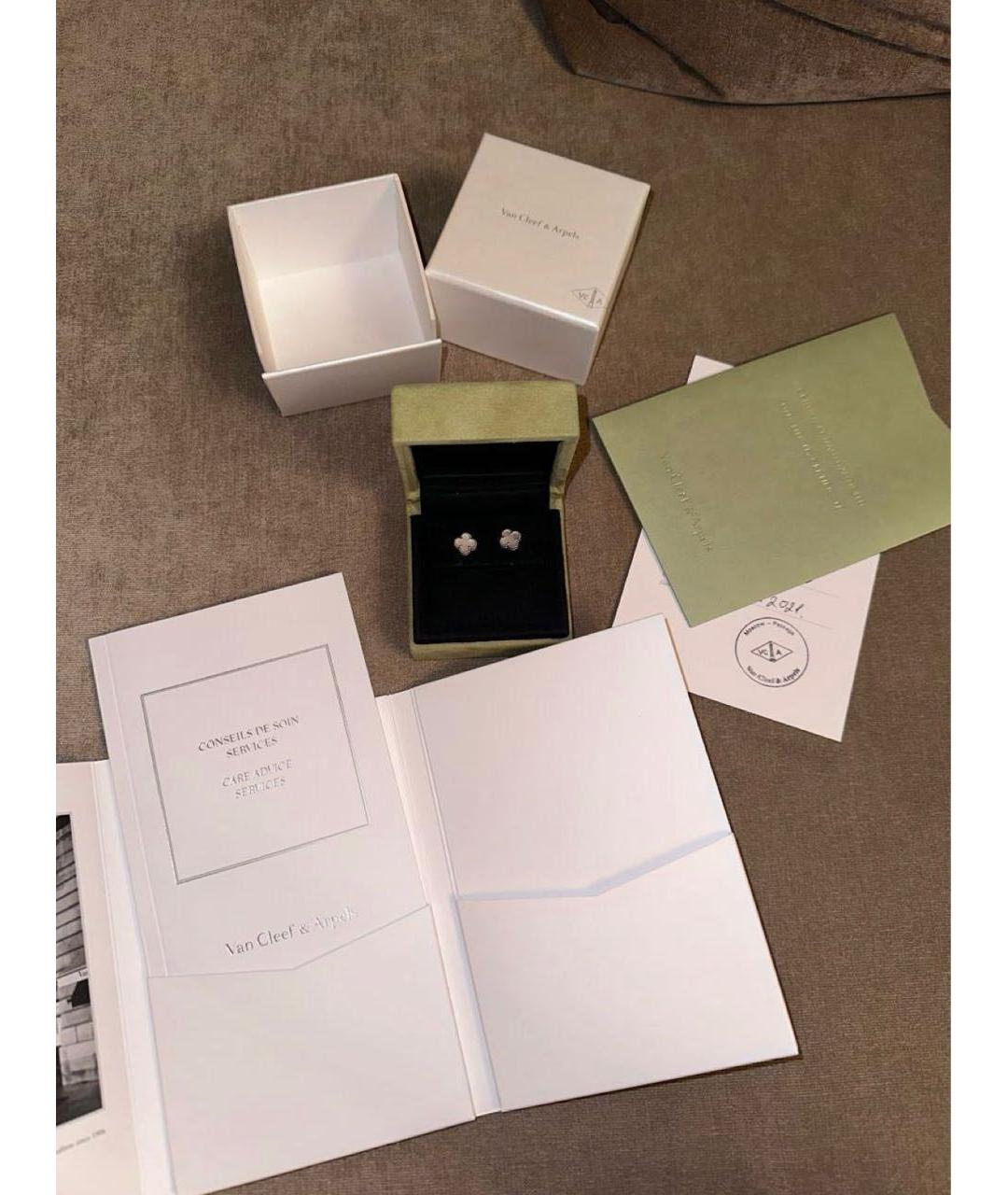 VAN CLEEF & ARPELS Бежевые серьги из белого золота, фото 3
