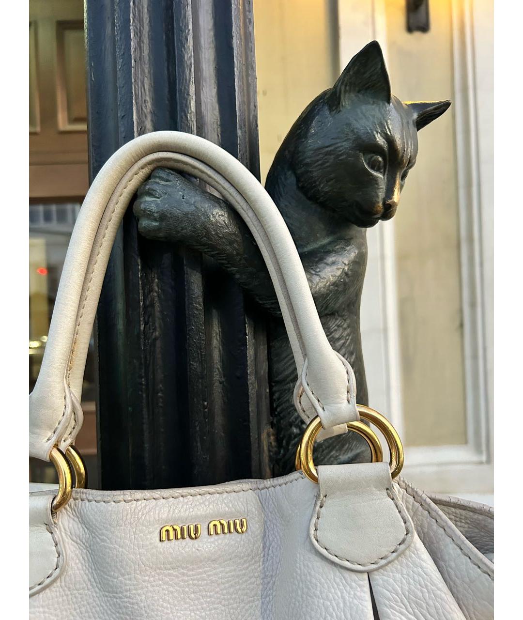 MIU MIU Белая кожаная сумка с короткими ручками, фото 5