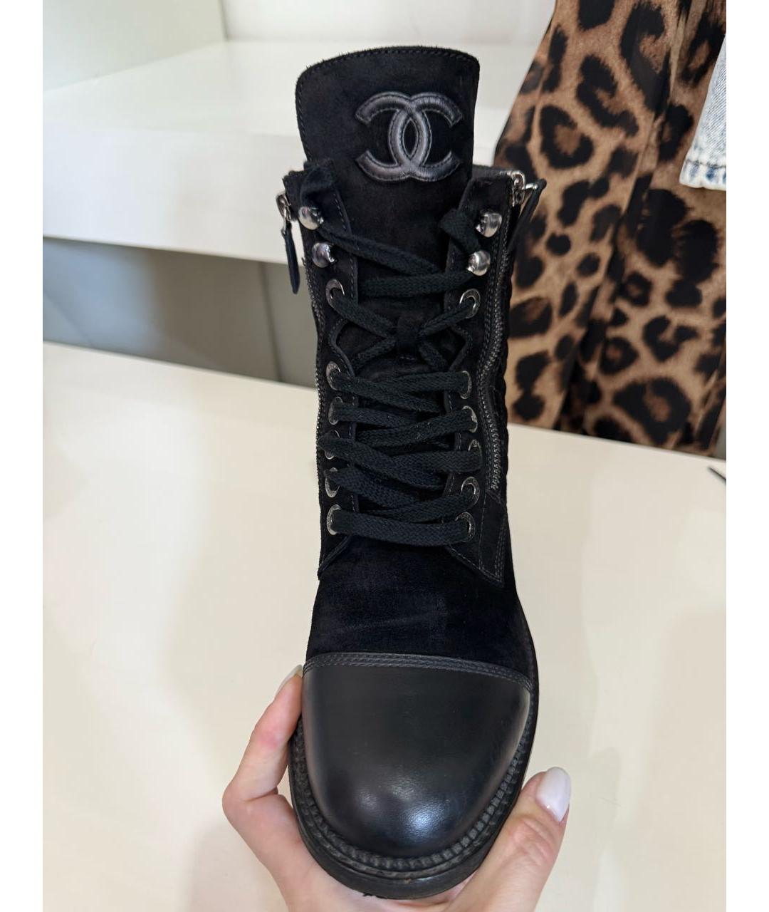 CHANEL Черные замшевые ботинки, фото 2