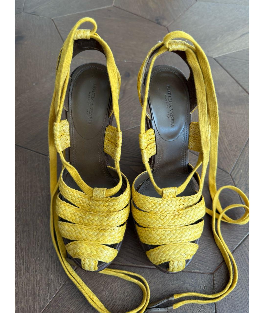 BOTTEGA VENETA Желтые кожаные босоножки, фото 2