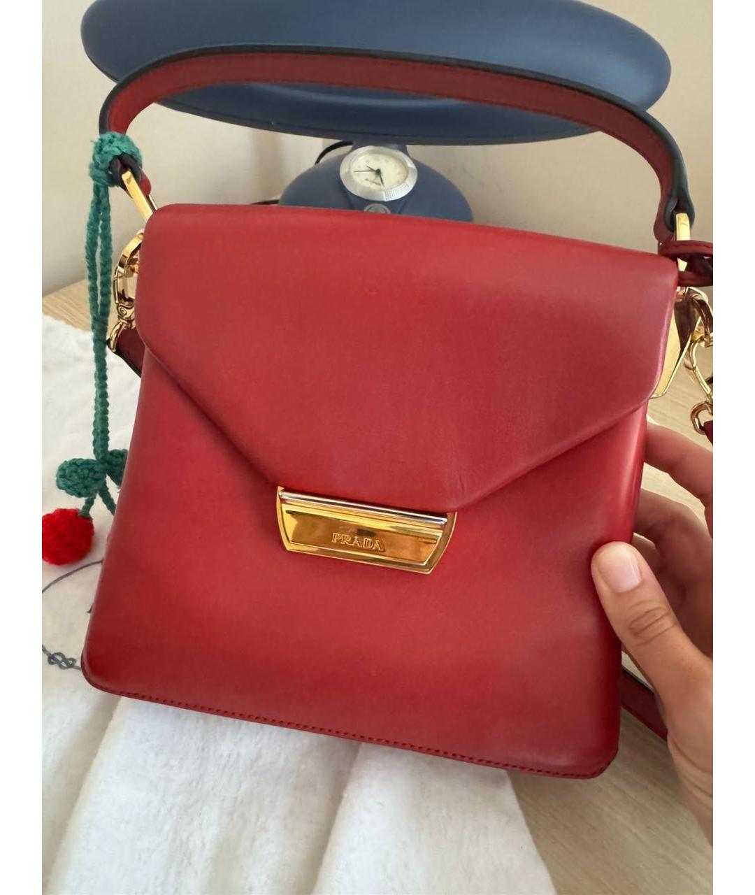 PRADA Красная сумка через плечо из лакированной кожи, фото 2