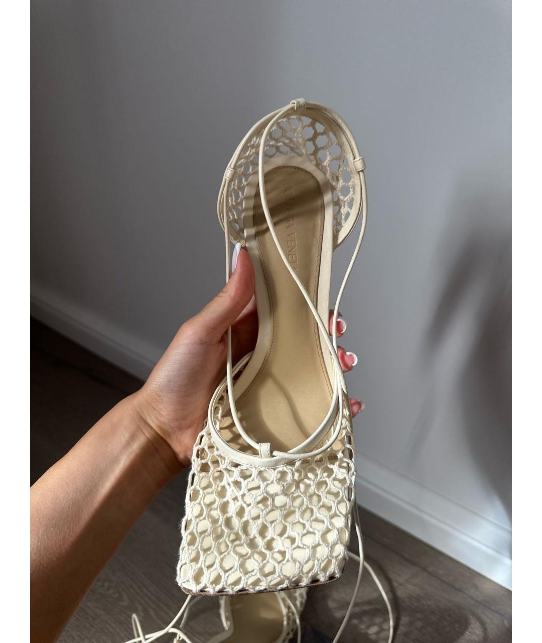 BOTTEGA VENETA Бежевые кожаные босоножки, фото 5