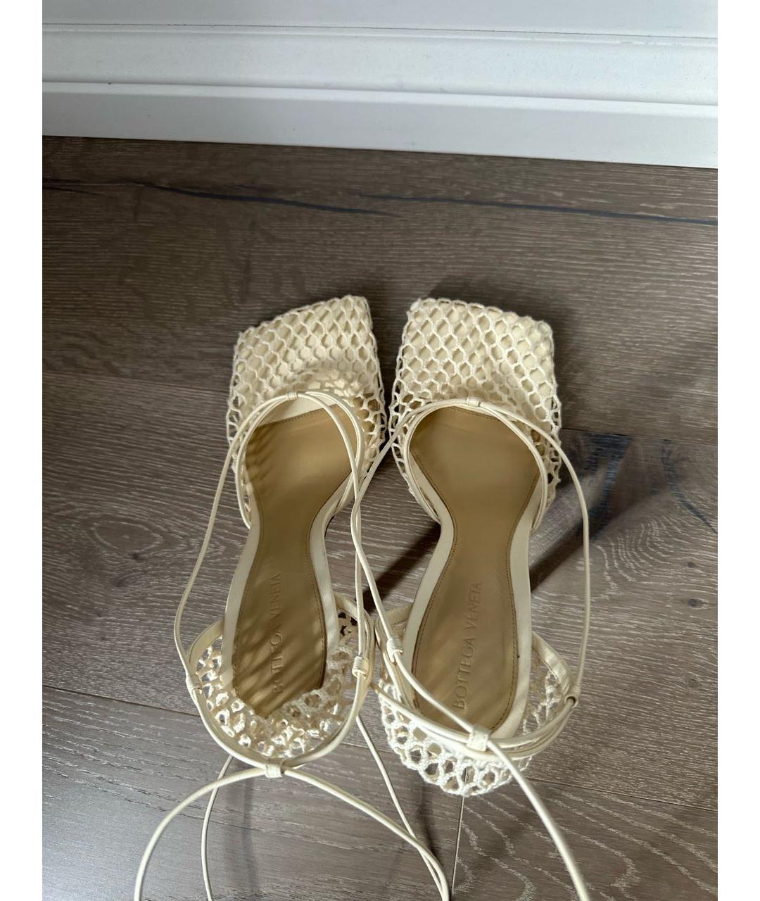 BOTTEGA VENETA Бежевые кожаные босоножки, фото 3